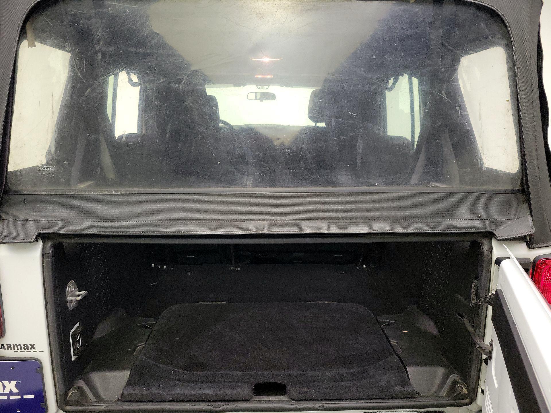 Thumbnail: 2016 Jeep Wrangler - 18