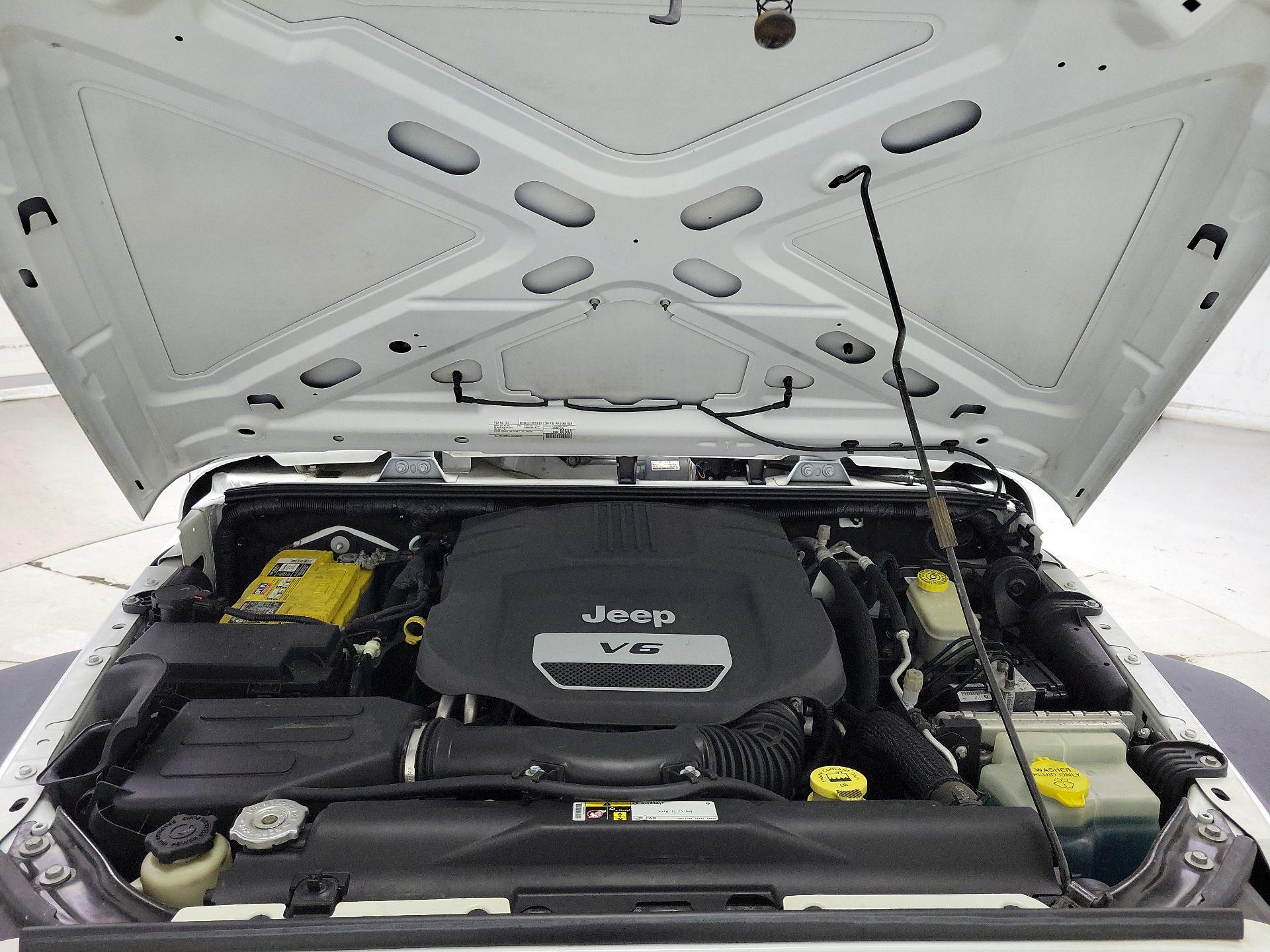 Thumbnail: 2016 Jeep Wrangler - 19