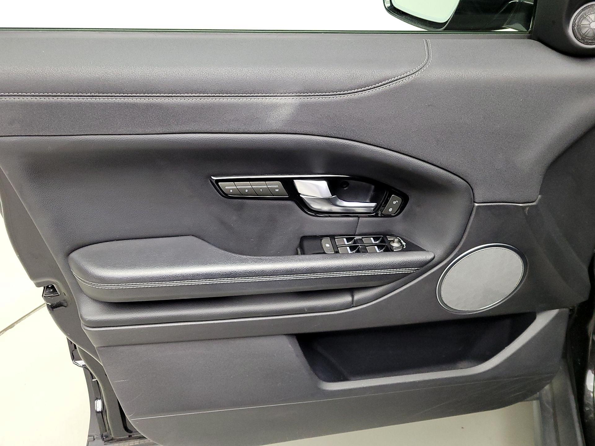 Thumbnail: 2019 Land Rover Range Rover Evoque - 12