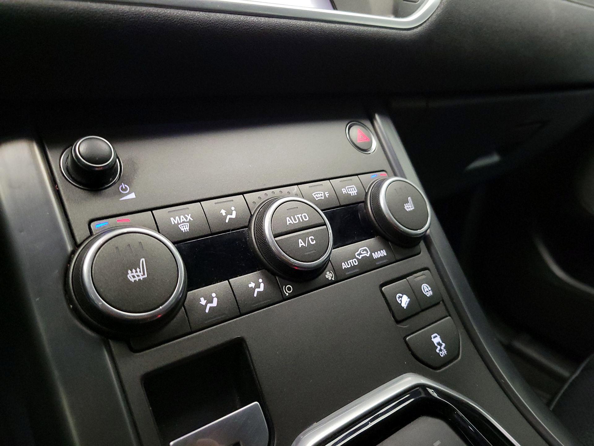 Thumbnail: 2019 Land Rover Range Rover Evoque - 16