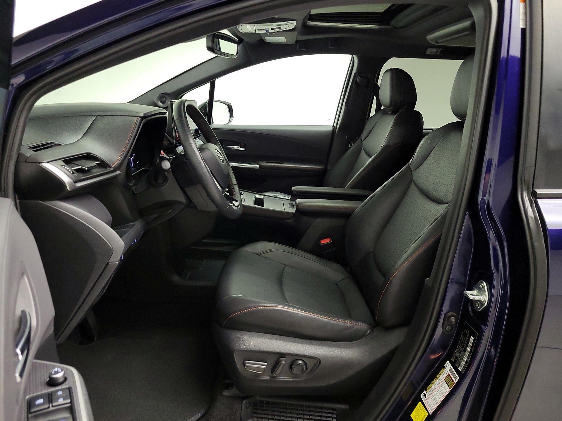 Thumbnail: 2022 Toyota Sienna - 11