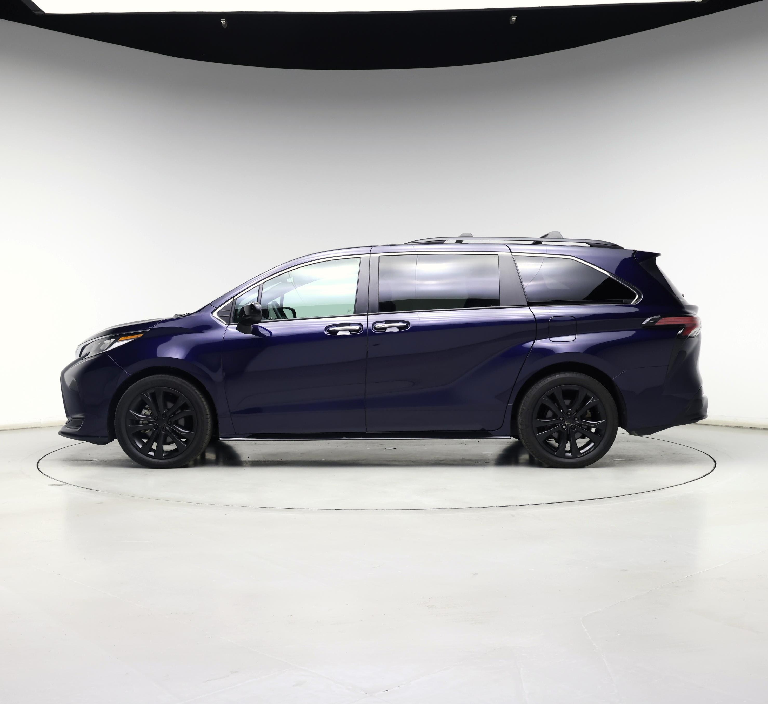 Thumbnail: 2022 Toyota Sienna - 3