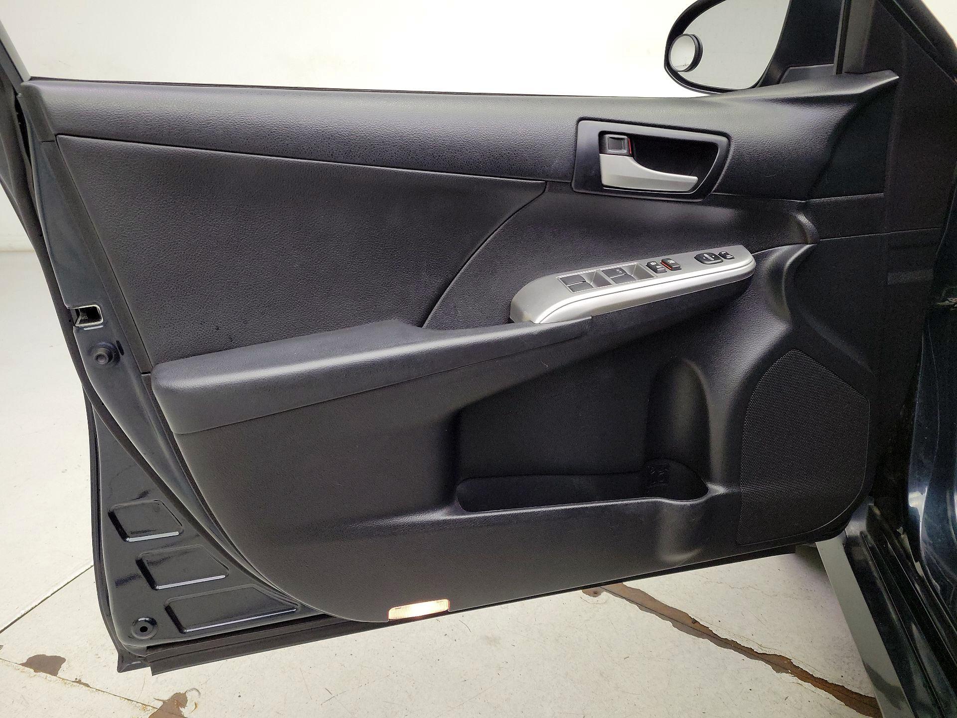 Thumbnail: 2014 Toyota Camry - 10