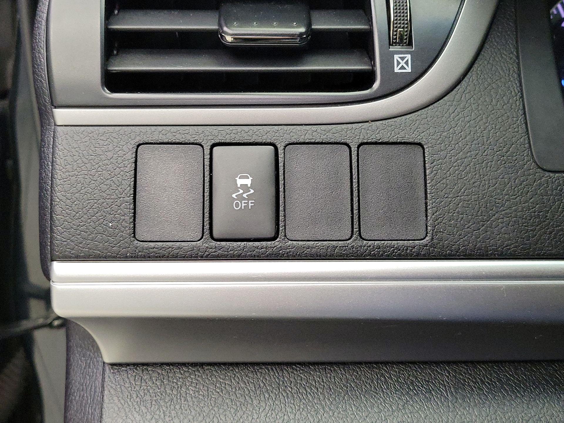 Thumbnail: 2014 Toyota Camry - 11