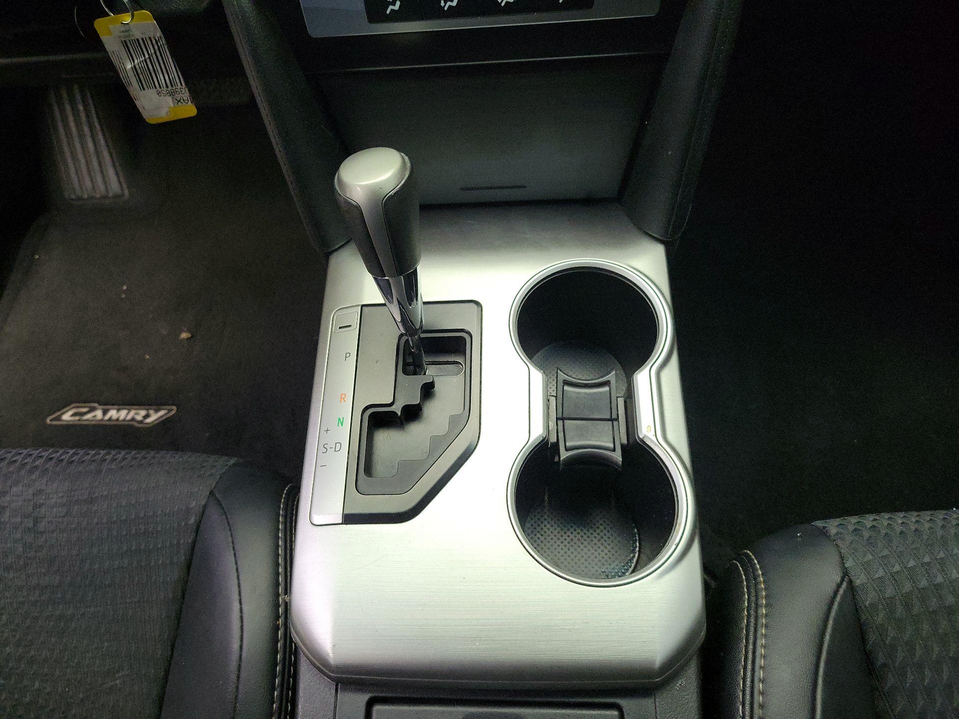 Thumbnail: 2014 Toyota Camry - 15