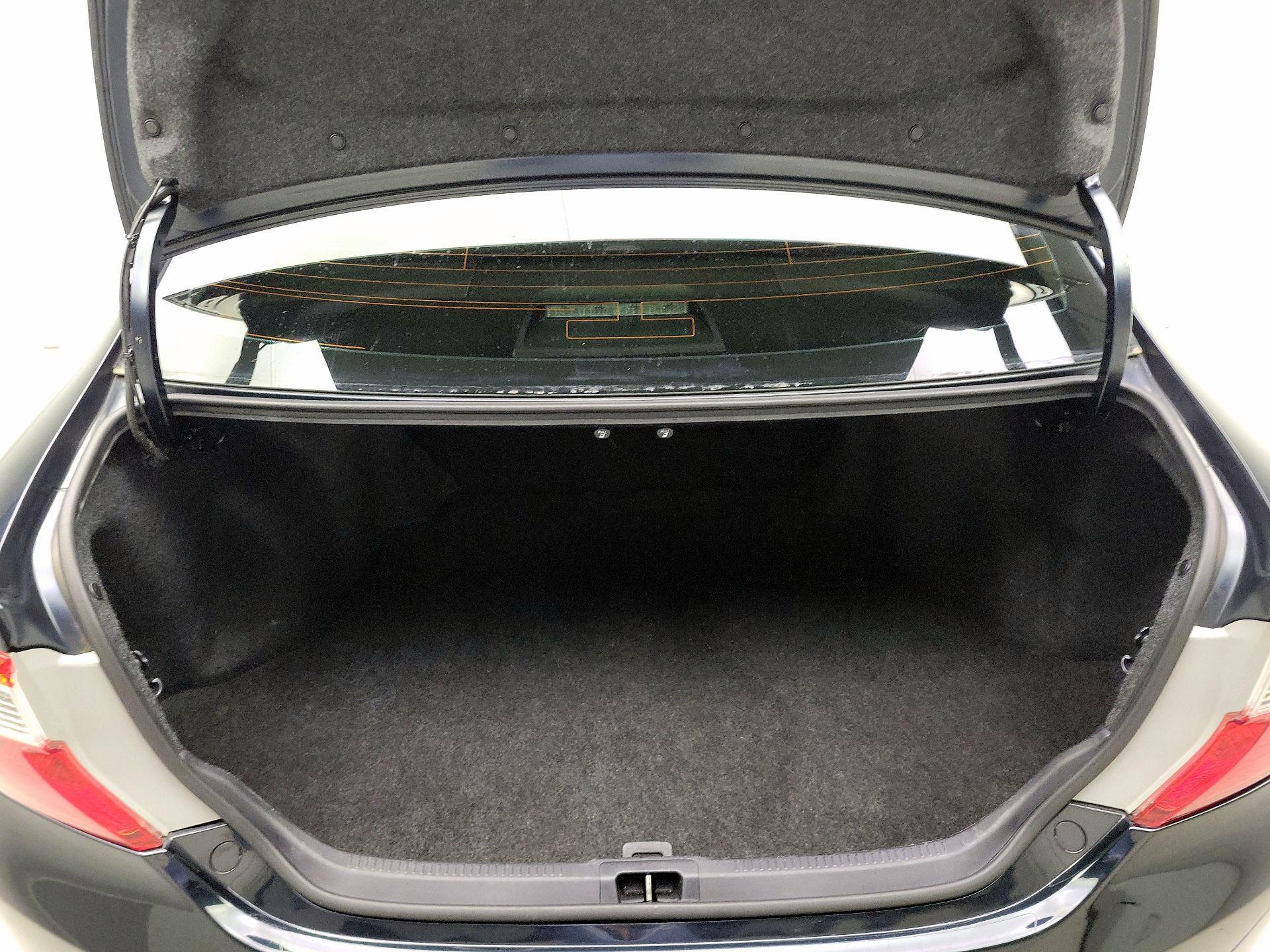 Thumbnail: 2014 Toyota Camry - 18