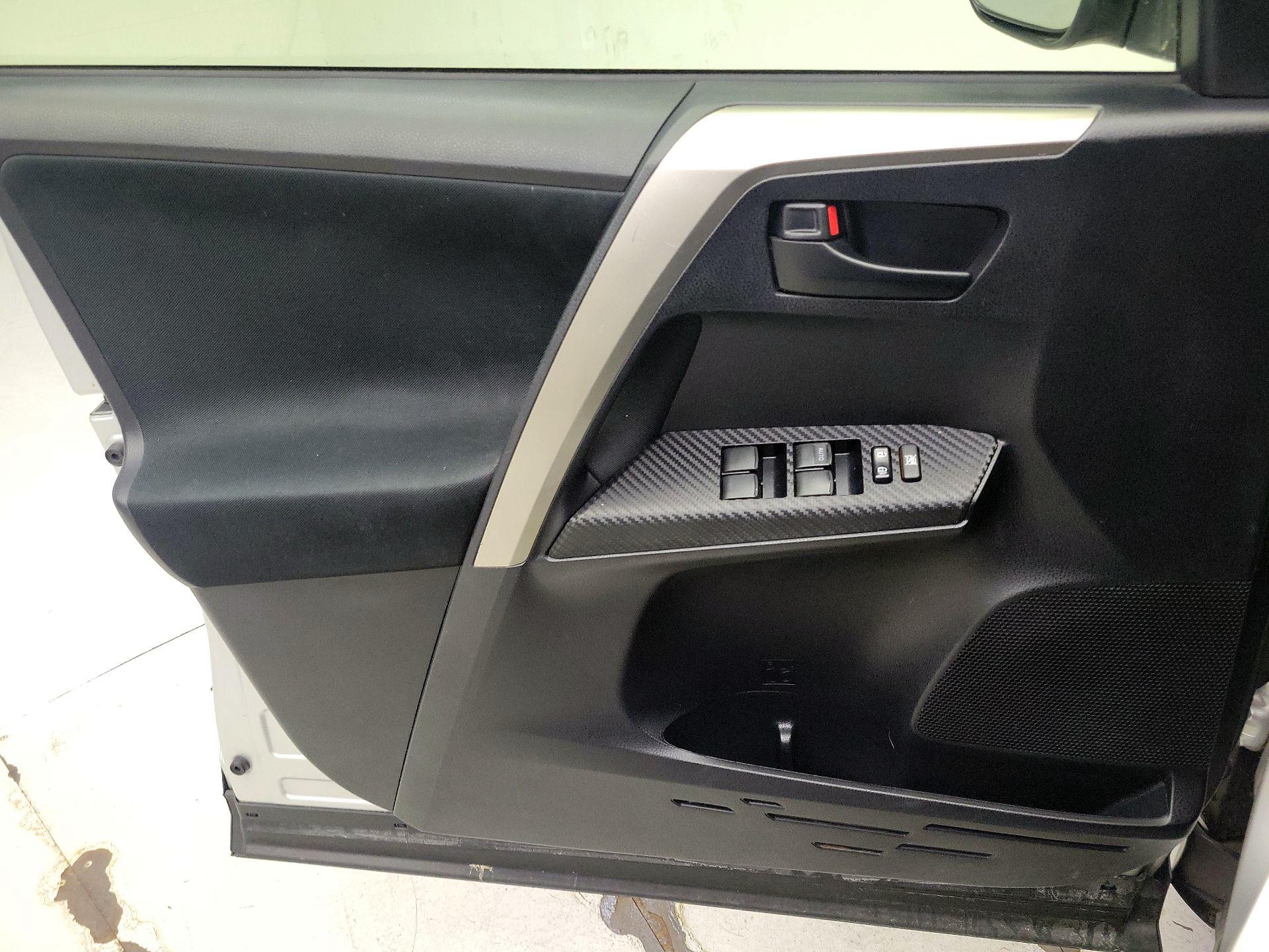 Thumbnail: 2015 Toyota RAV4 - 12