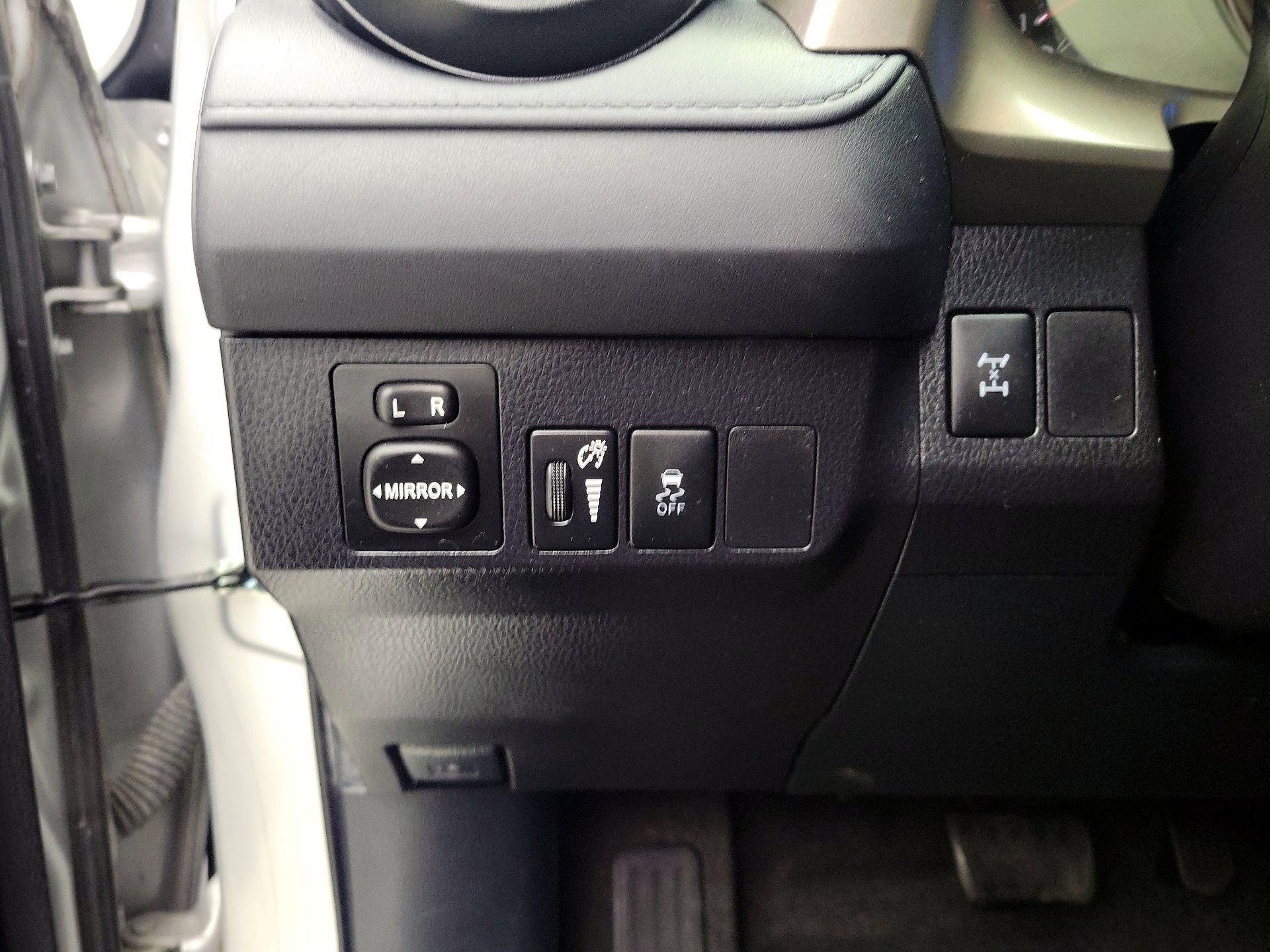 Thumbnail: 2015 Toyota RAV4 - 13