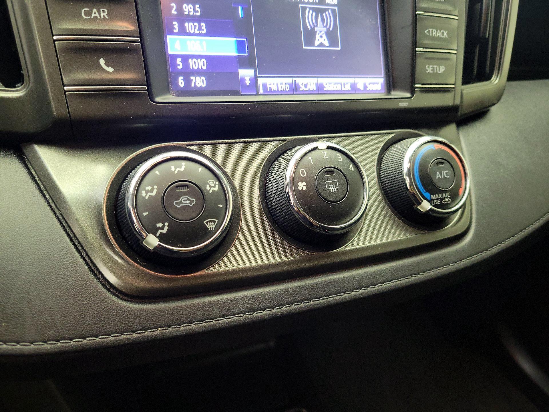 Thumbnail: 2015 Toyota RAV4 - 16