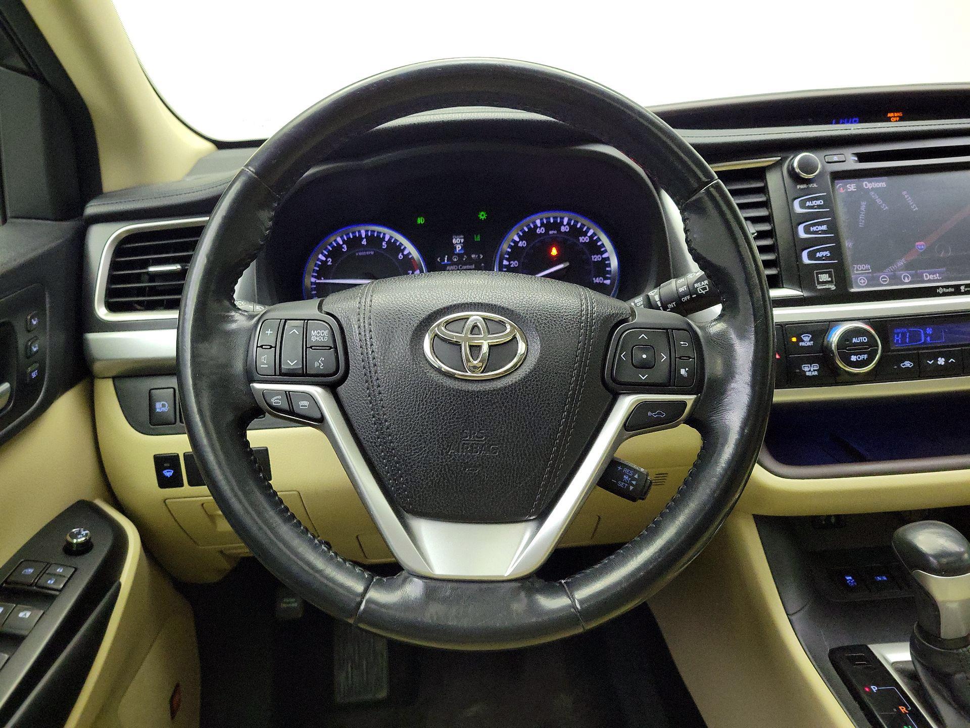Thumbnail: 2015 Toyota Highlander - 10