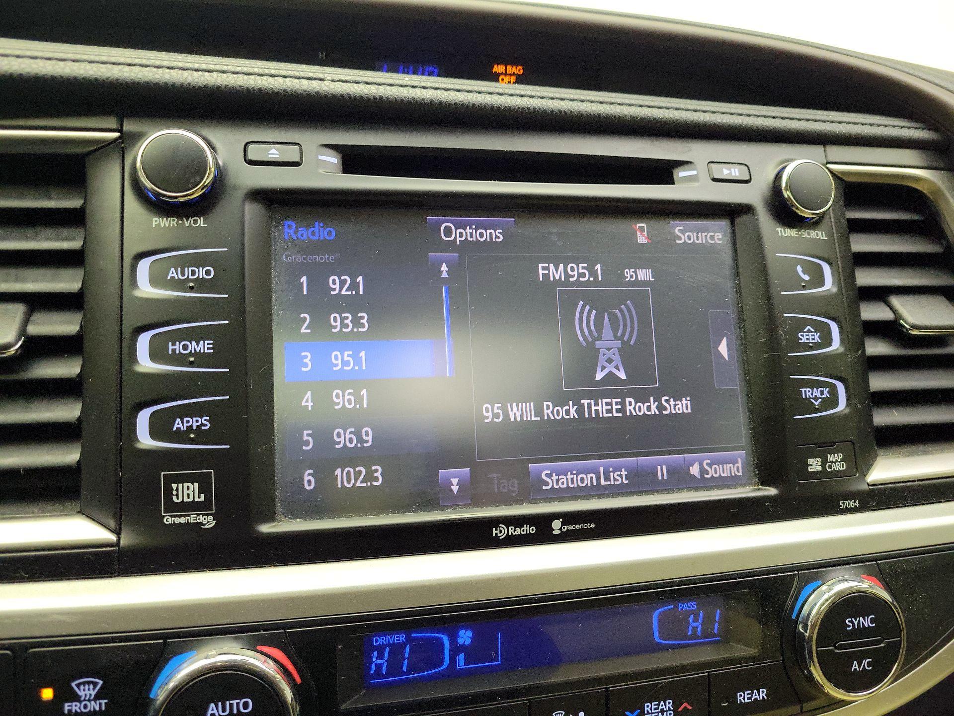 Thumbnail: 2015 Toyota Highlander - 16