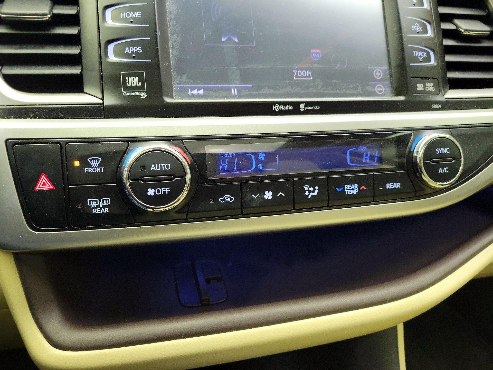 Thumbnail: 2015 Toyota Highlander - 17