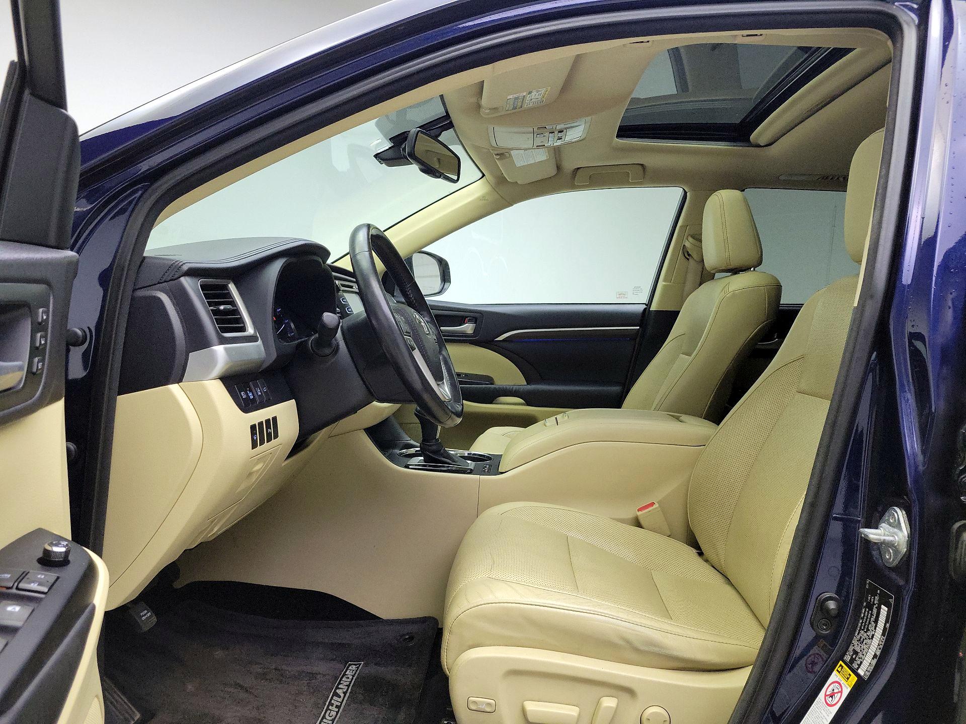 Thumbnail: 2015 Toyota Highlander - 20