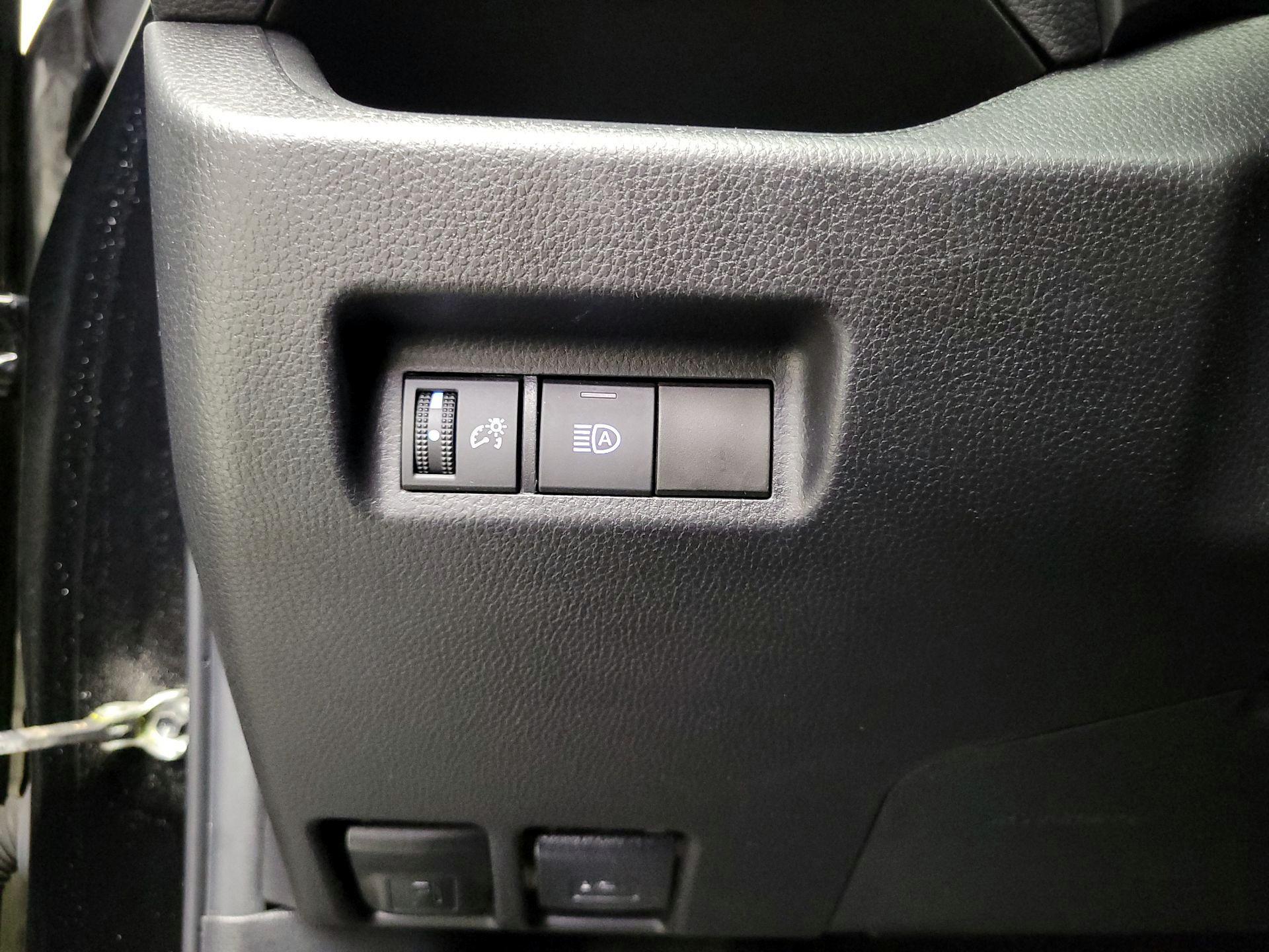 Thumbnail: 2022 Toyota RAV4 - 13