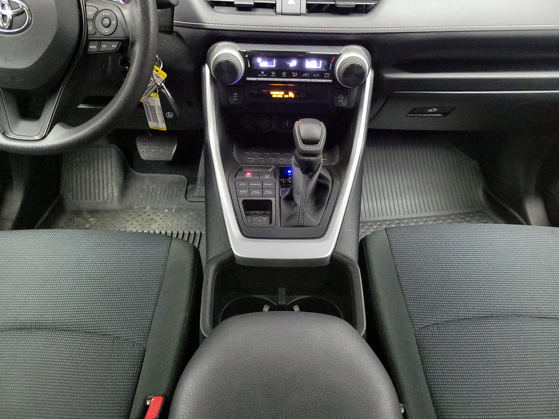 Thumbnail: 2022 Toyota RAV4 - 17