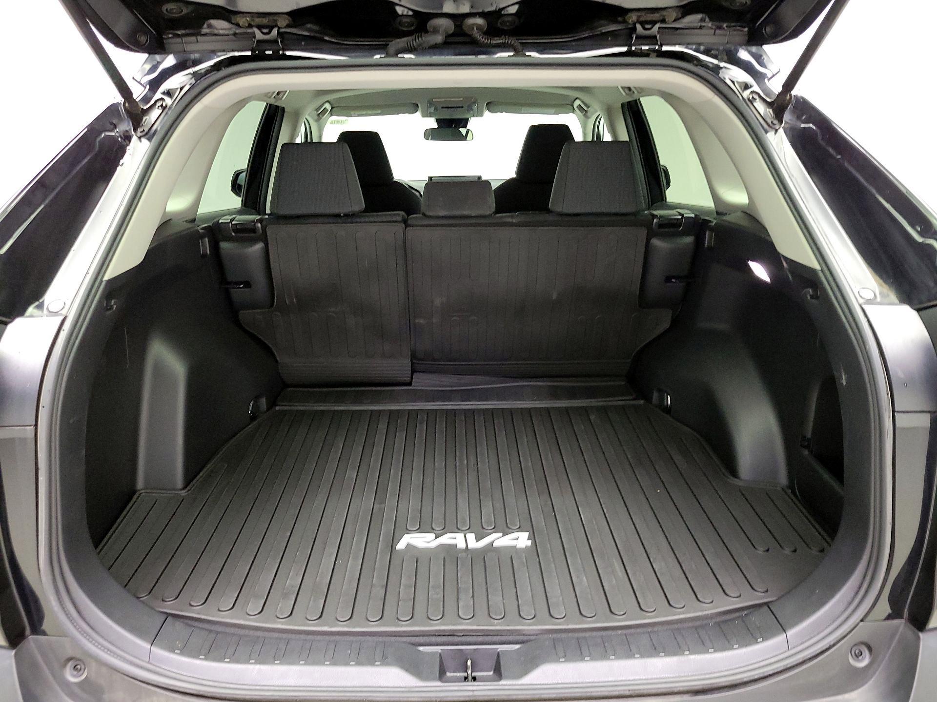 Thumbnail: 2022 Toyota RAV4 - 20