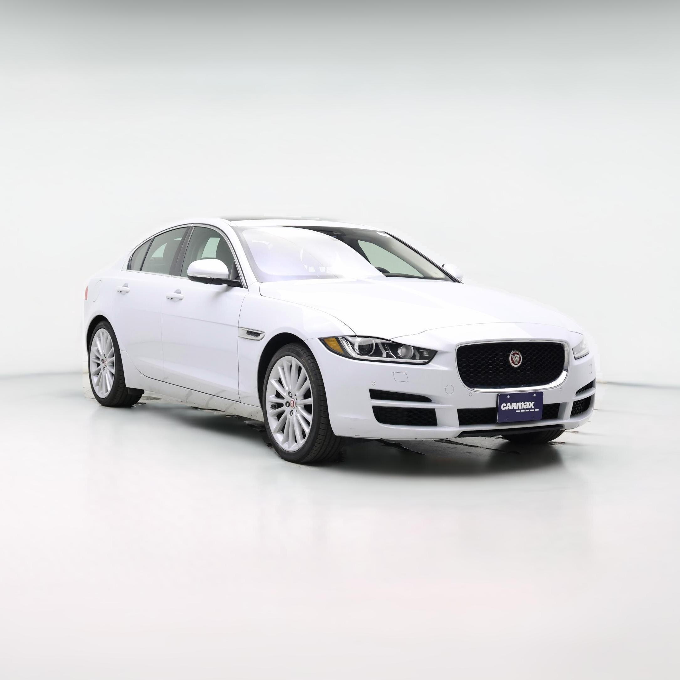 Thumbnail: 2017 Jaguar XE - 1
