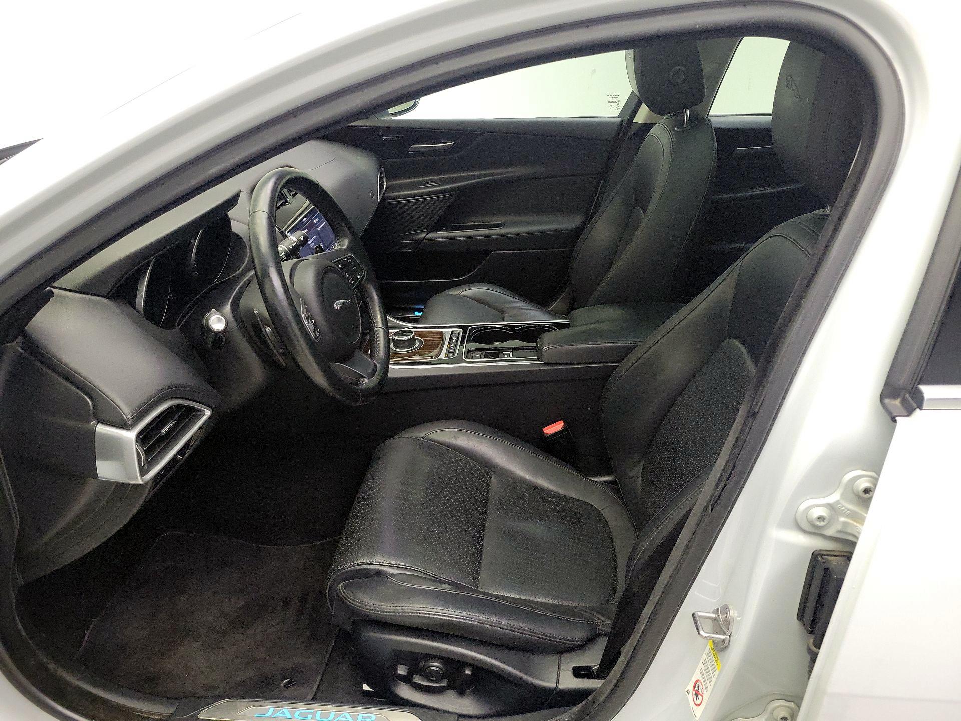 Thumbnail: 2017 Jaguar XE - 11