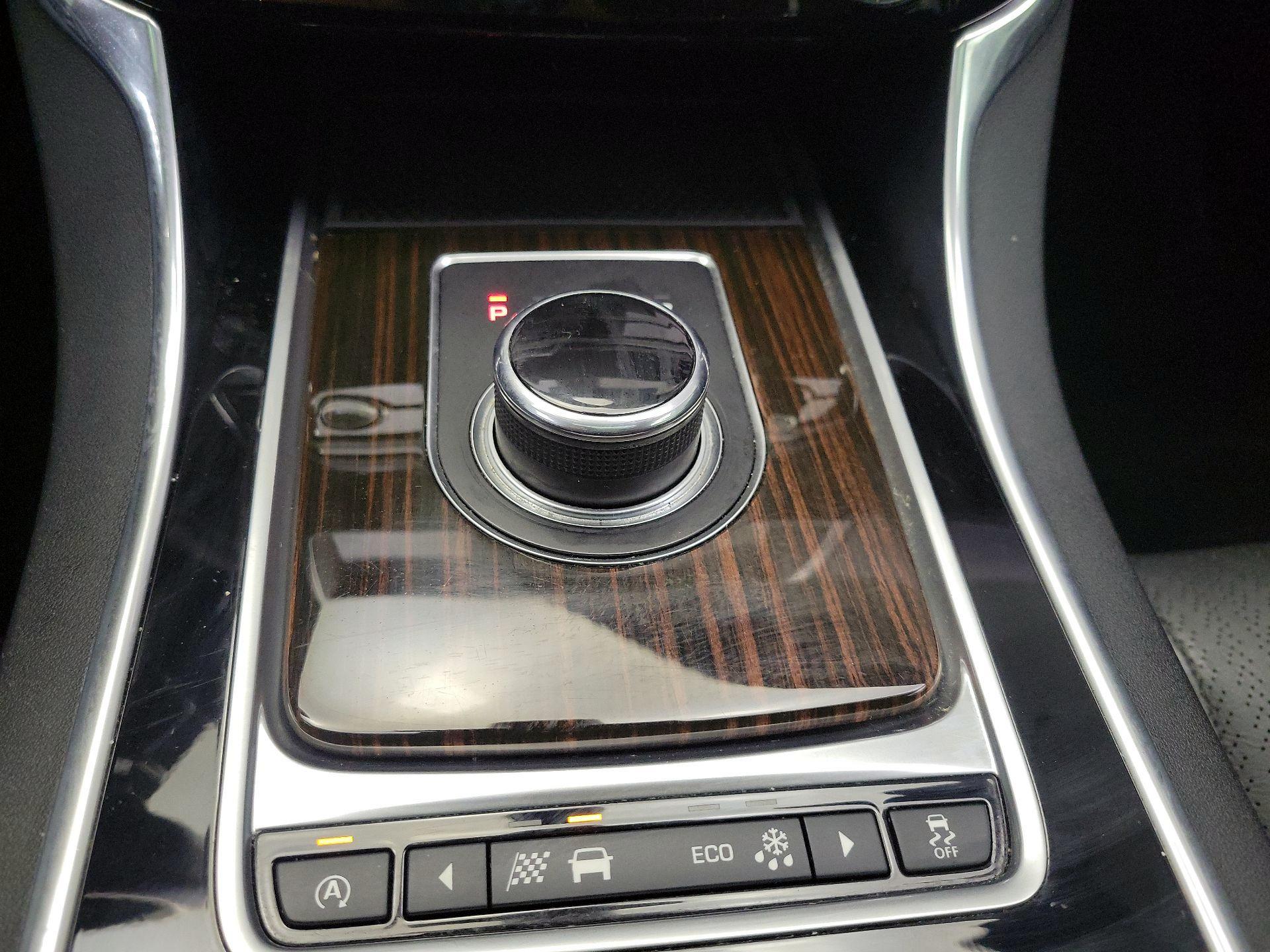 Thumbnail: 2017 Jaguar XE - 18