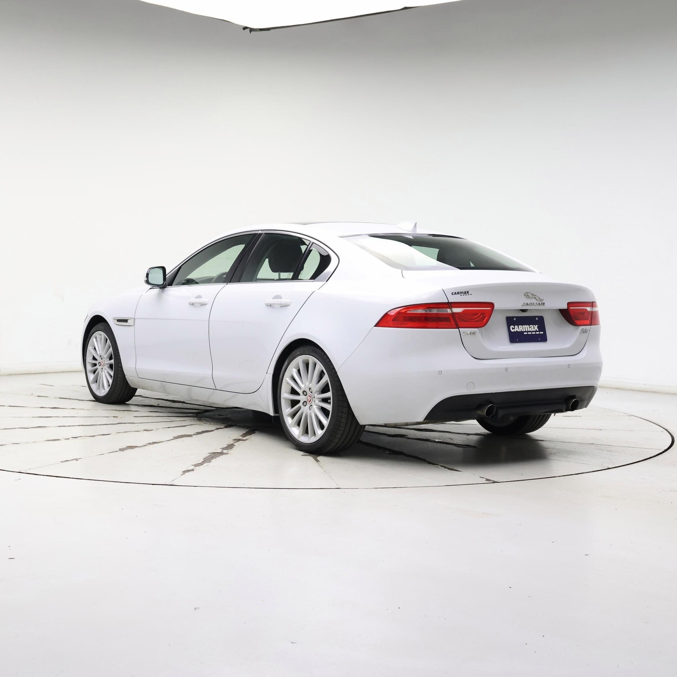 Thumbnail: 2017 Jaguar XE - 2