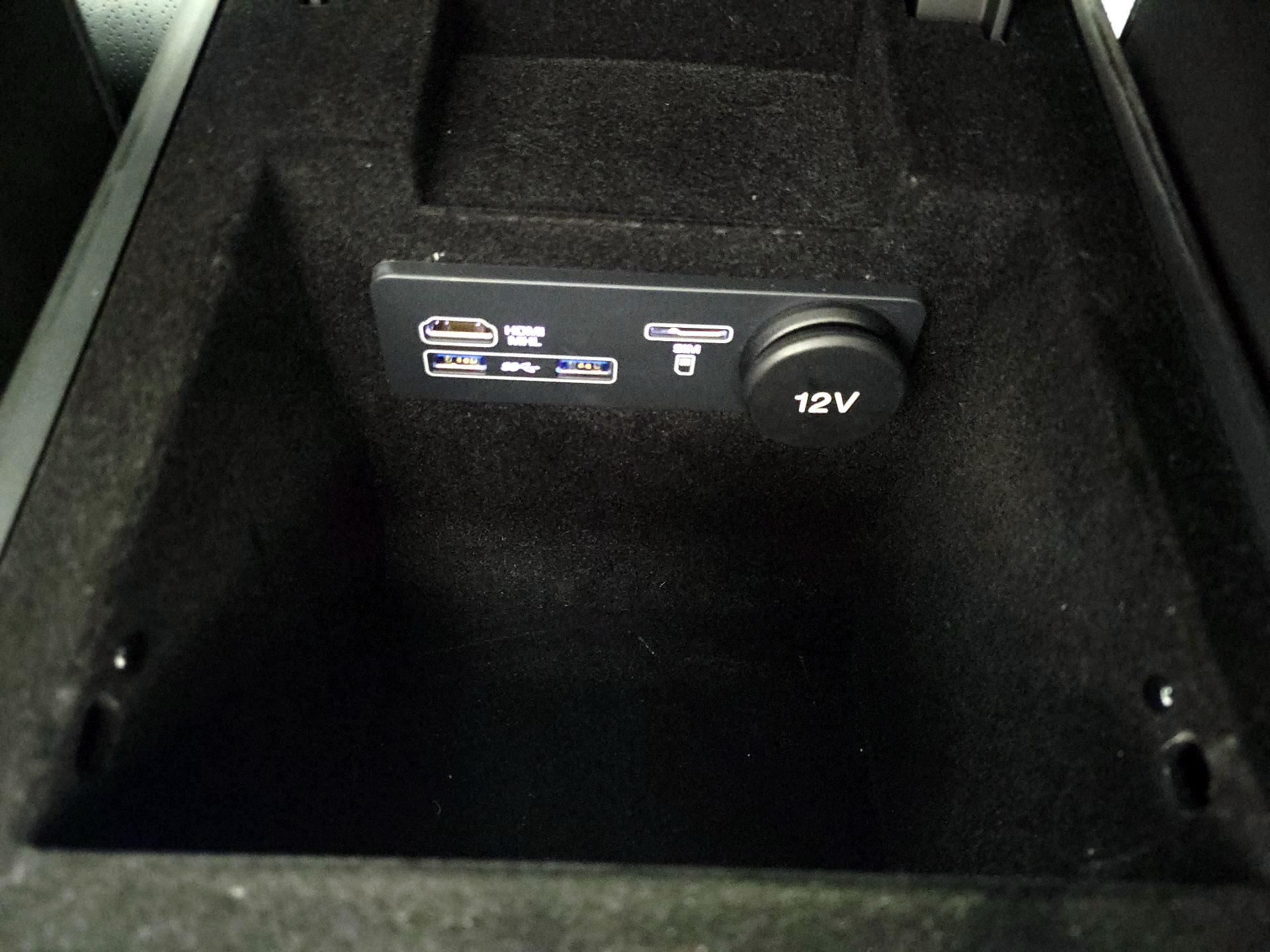 Thumbnail: 2017 Jaguar XE - 19