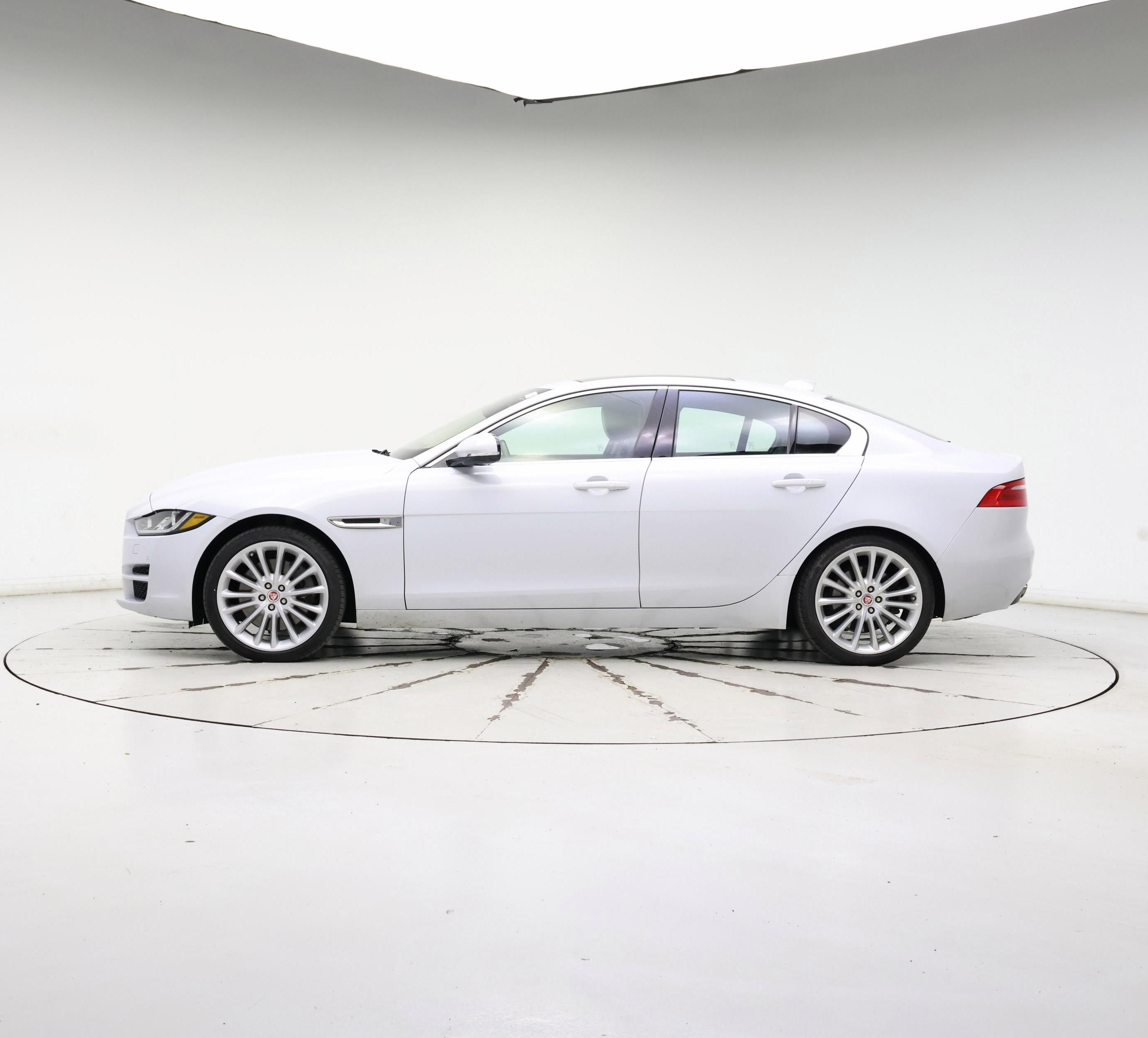 Thumbnail: 2017 Jaguar XE - 3