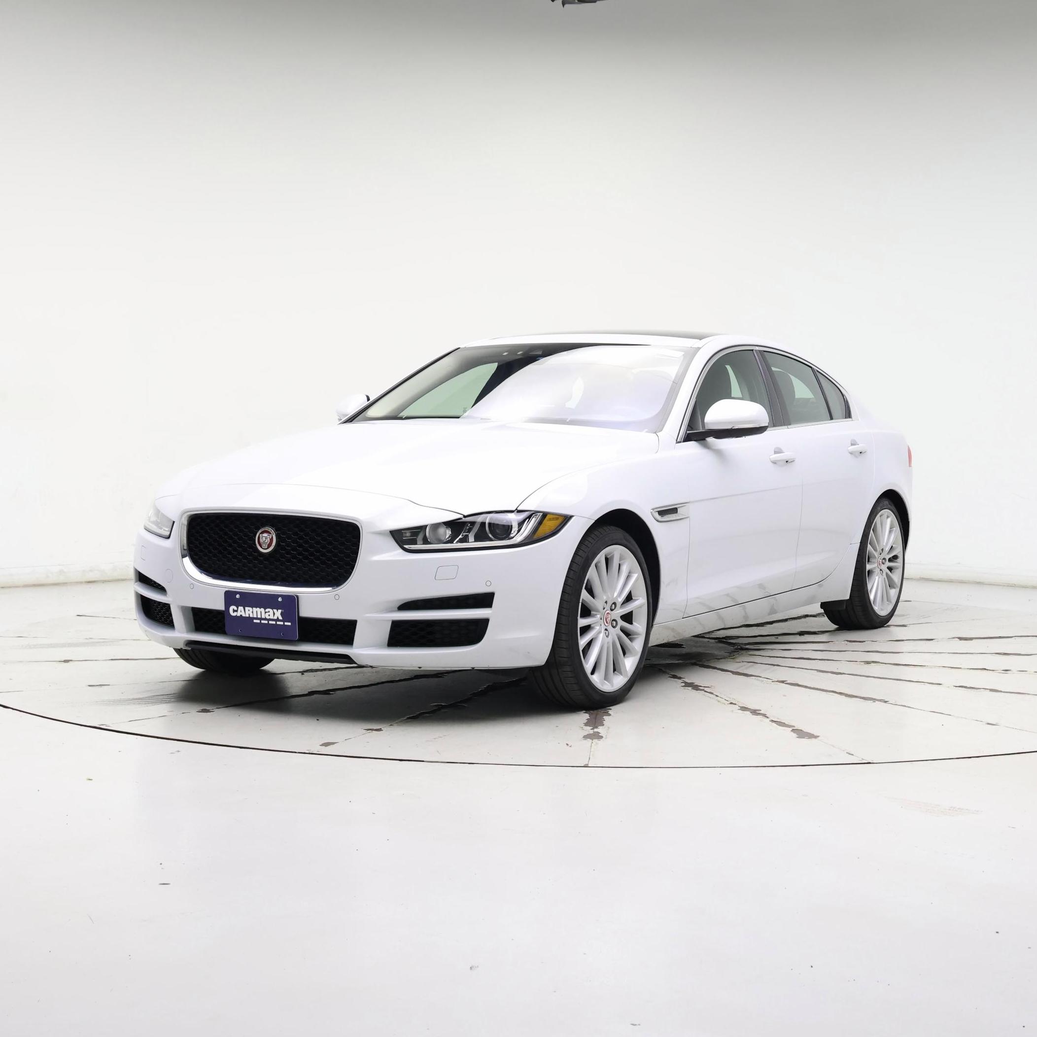 Thumbnail: 2017 Jaguar XE - 4