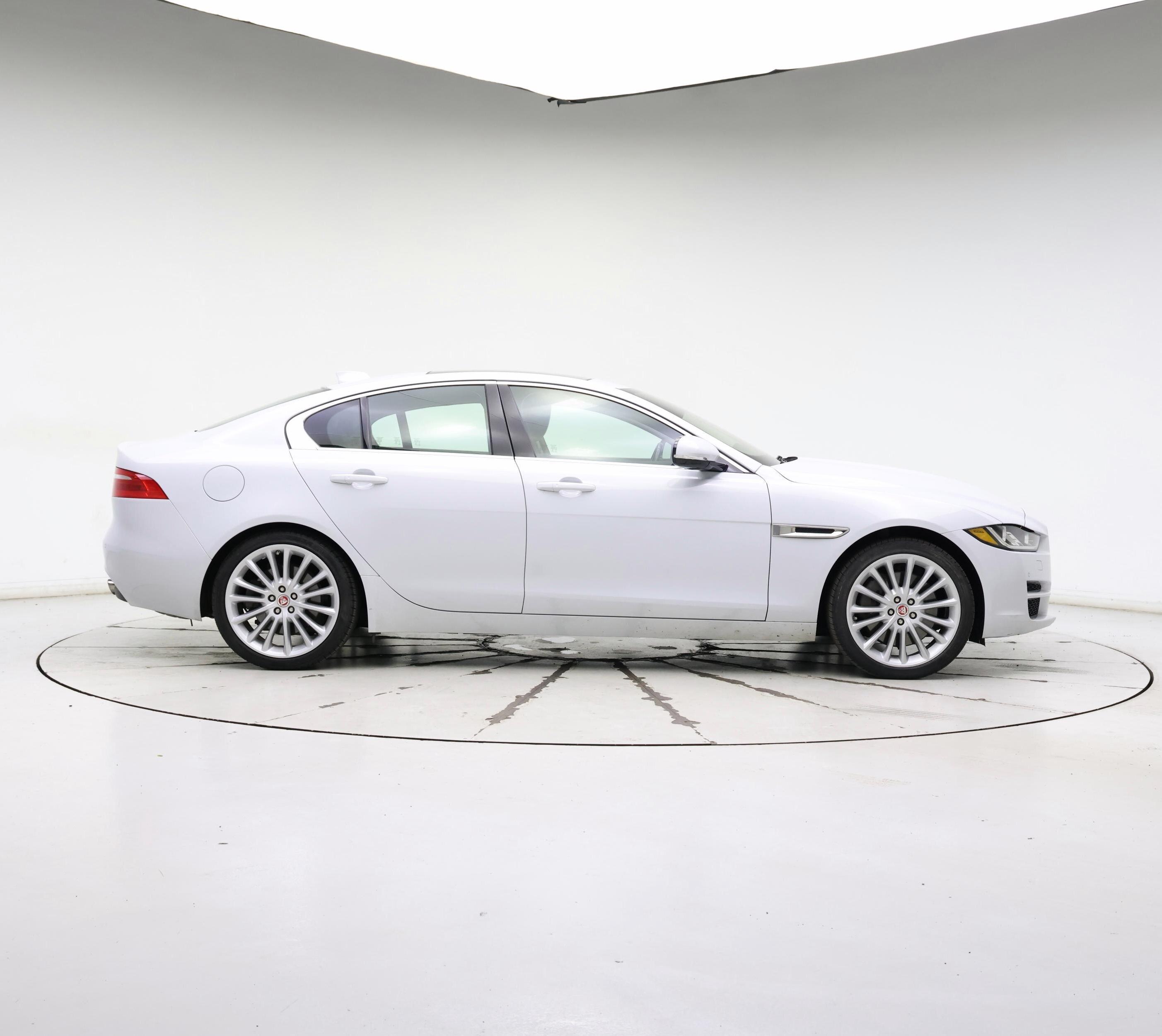 Thumbnail: 2017 Jaguar XE - 7