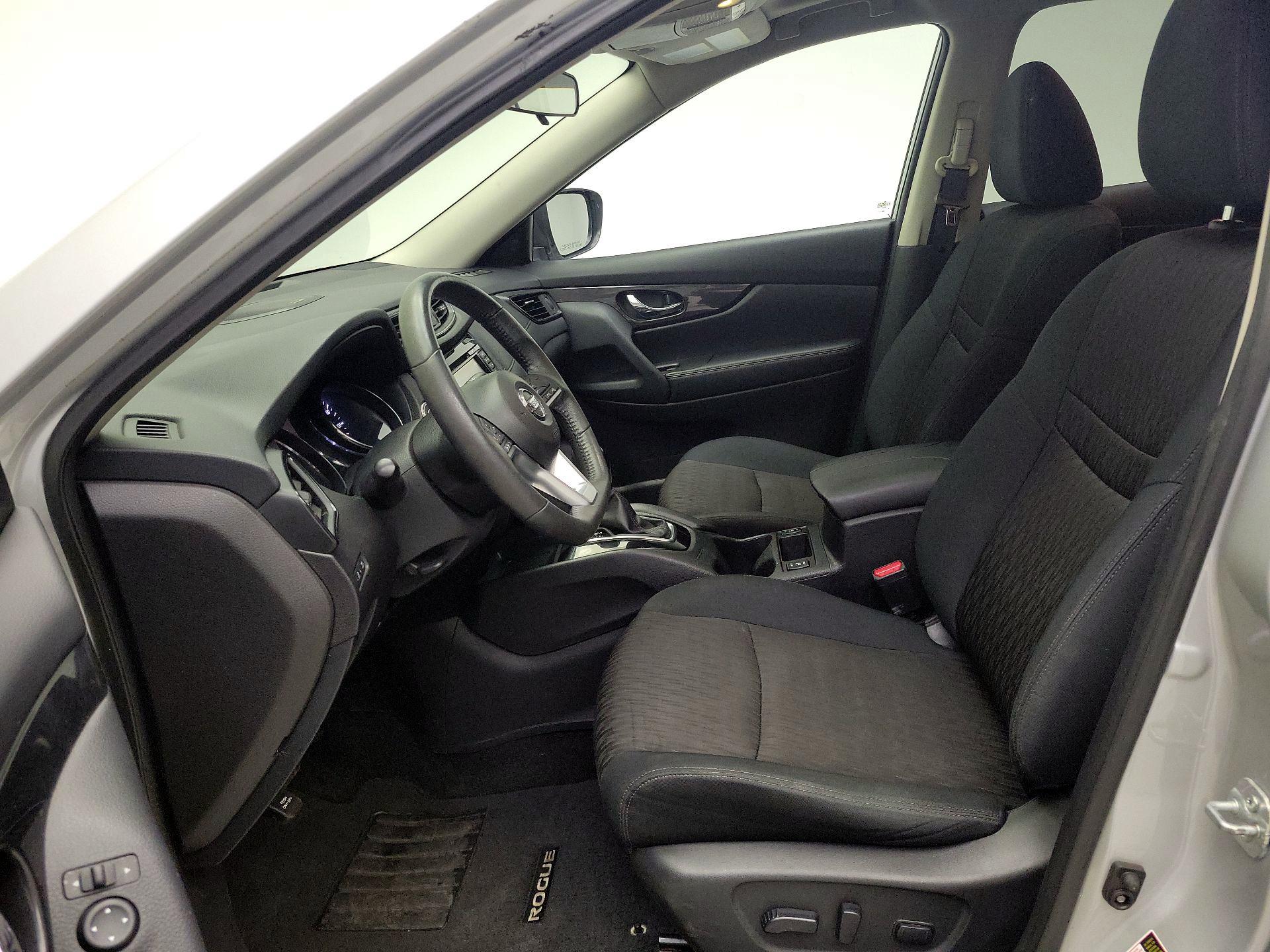 Thumbnail: 2017 Nissan Rogue - 11