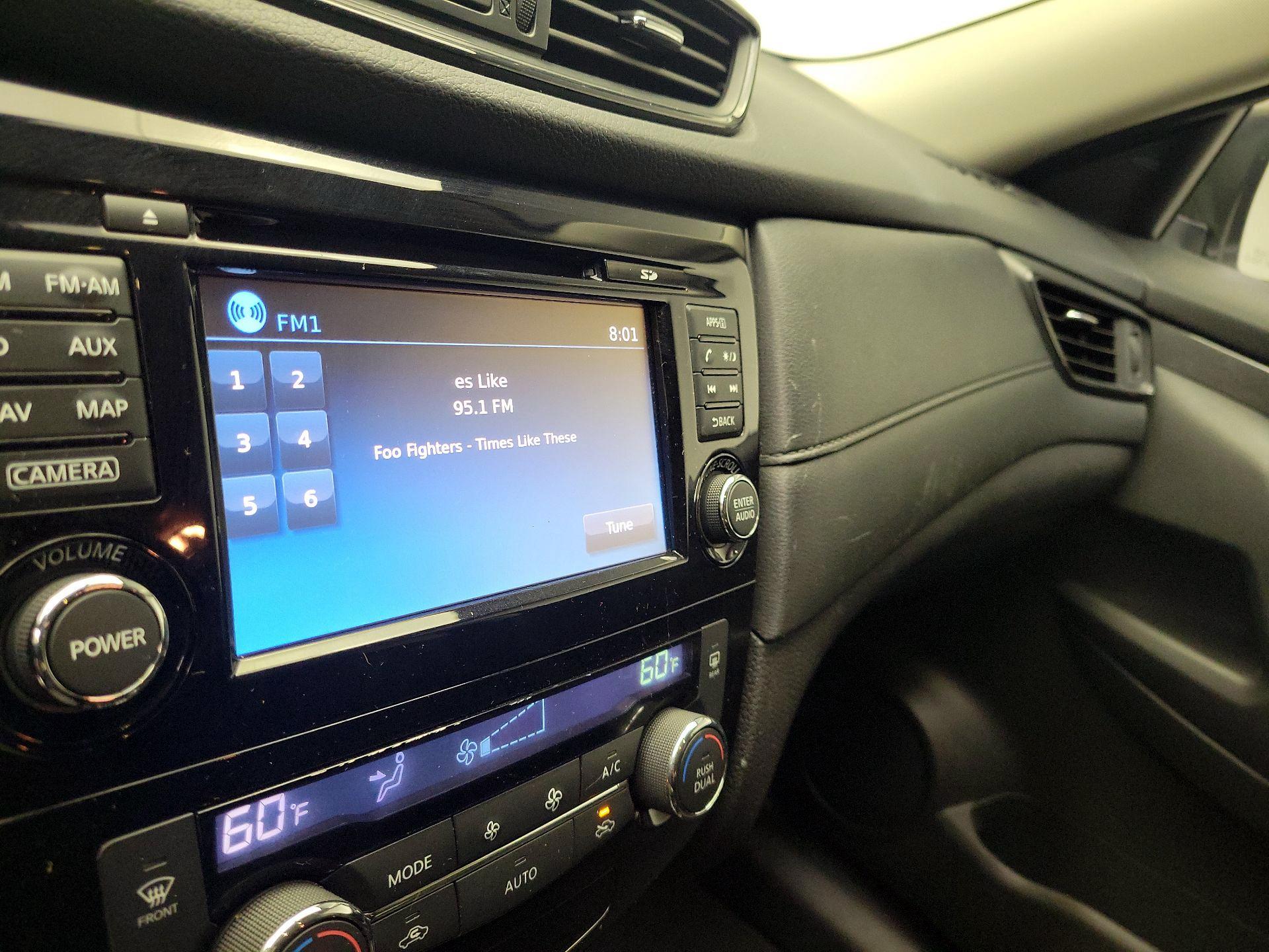 Thumbnail: 2017 Nissan Rogue - 16