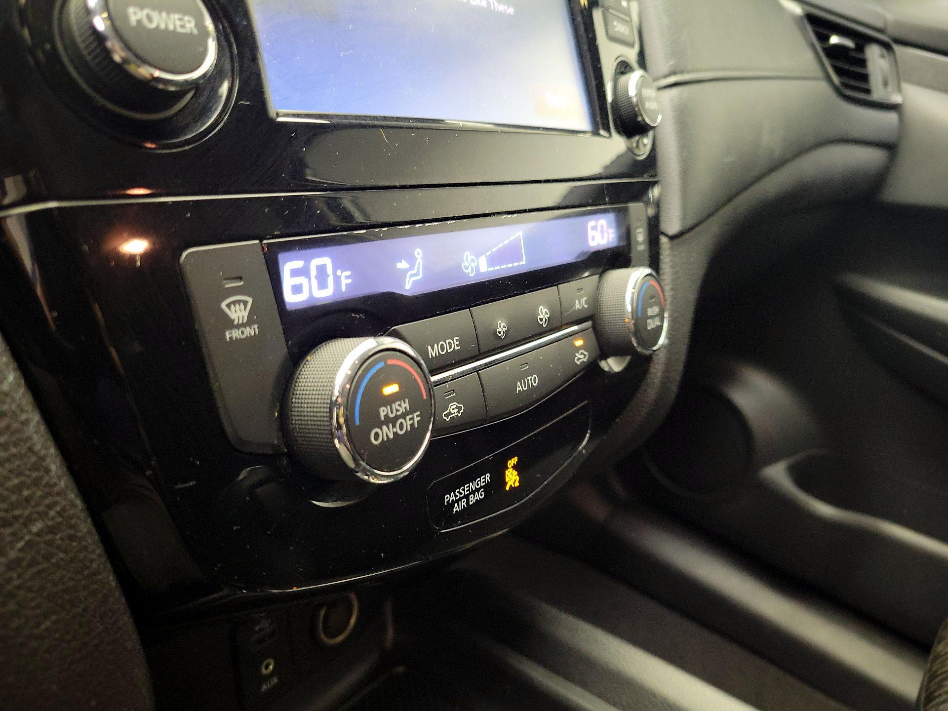 Thumbnail: 2017 Nissan Rogue - 17