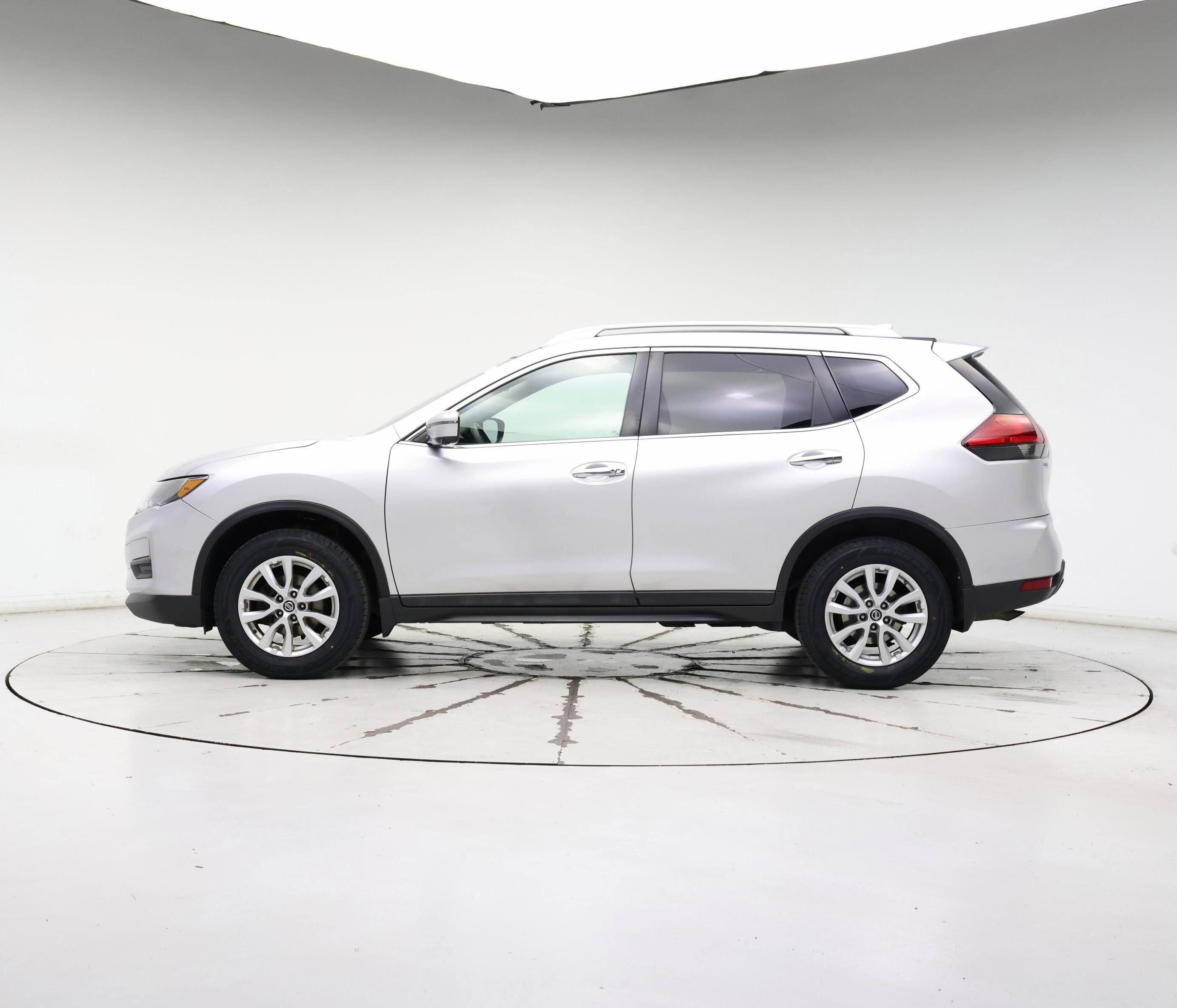 Thumbnail: 2017 Nissan Rogue - 3