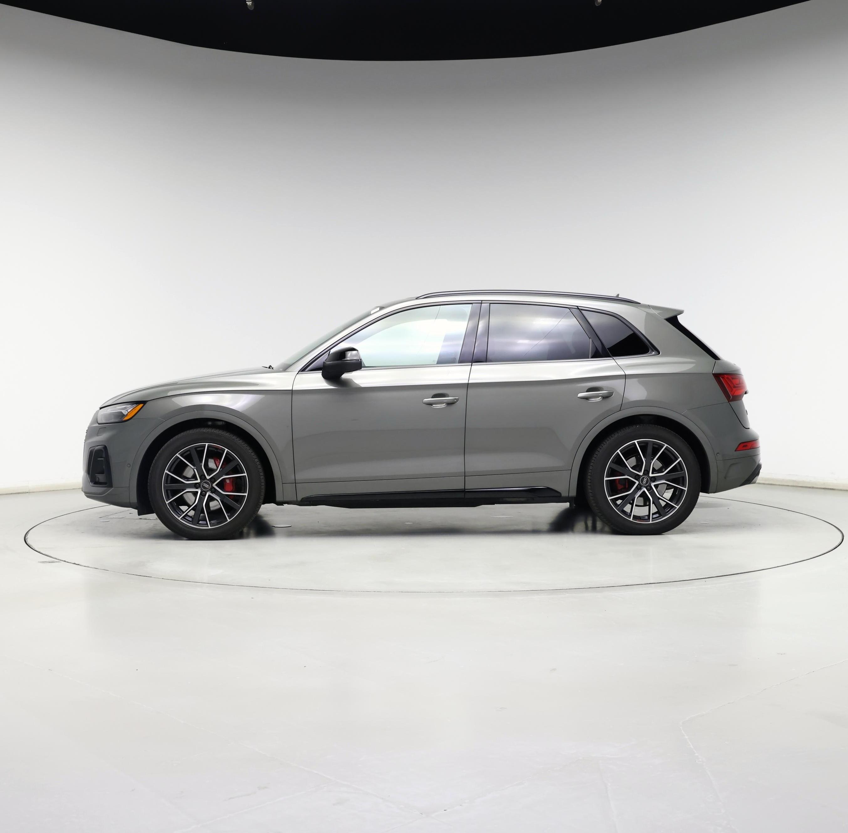 Thumbnail: 2023 Audi SQ5 - 3