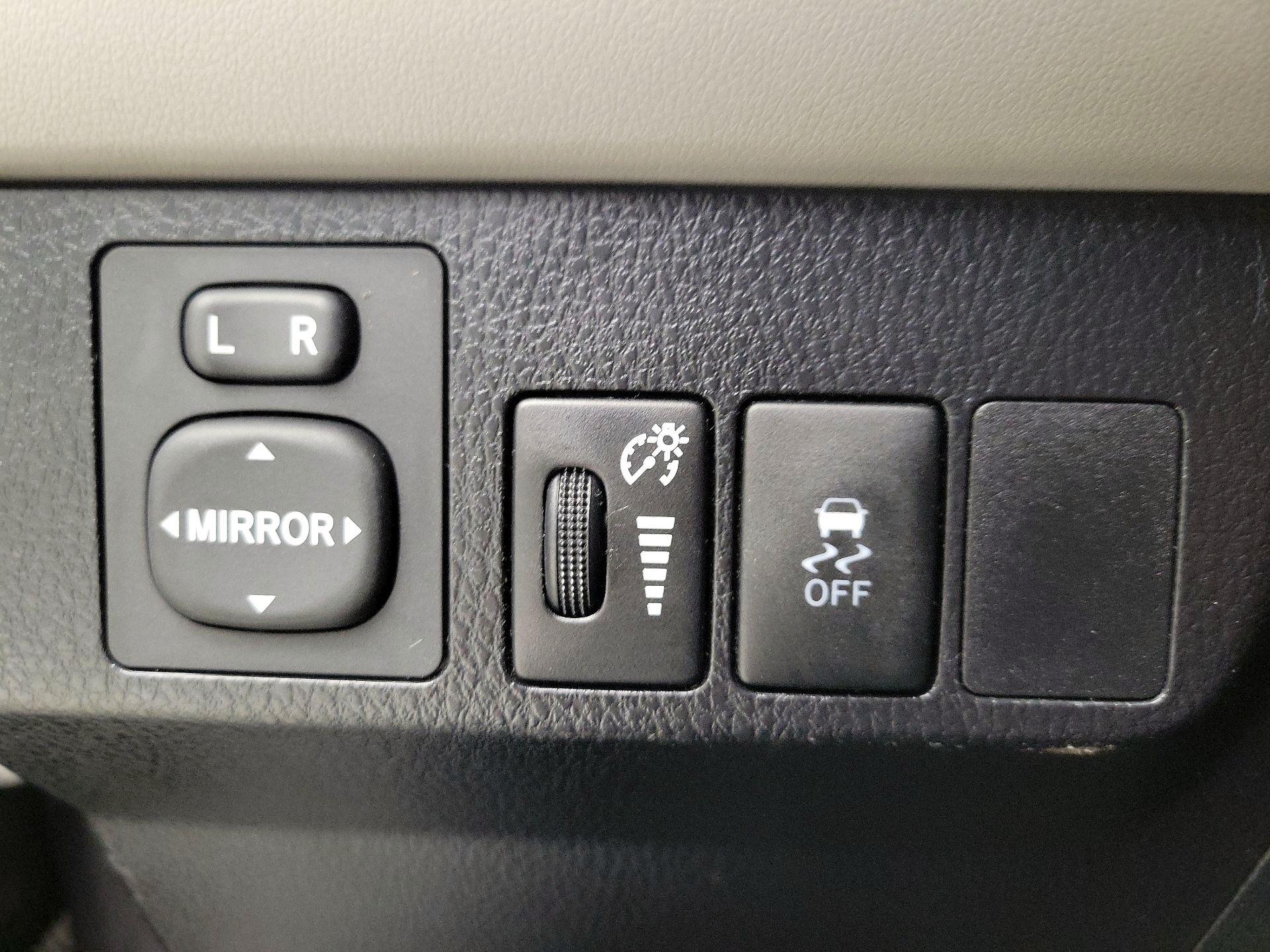 Thumbnail: 2015 Toyota RAV4 - 13