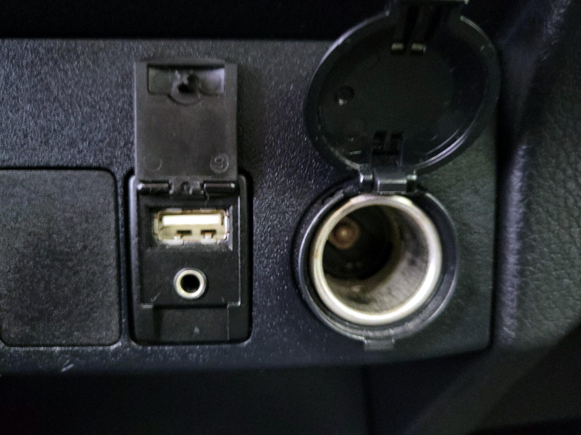 Thumbnail: 2015 Toyota RAV4 - 18