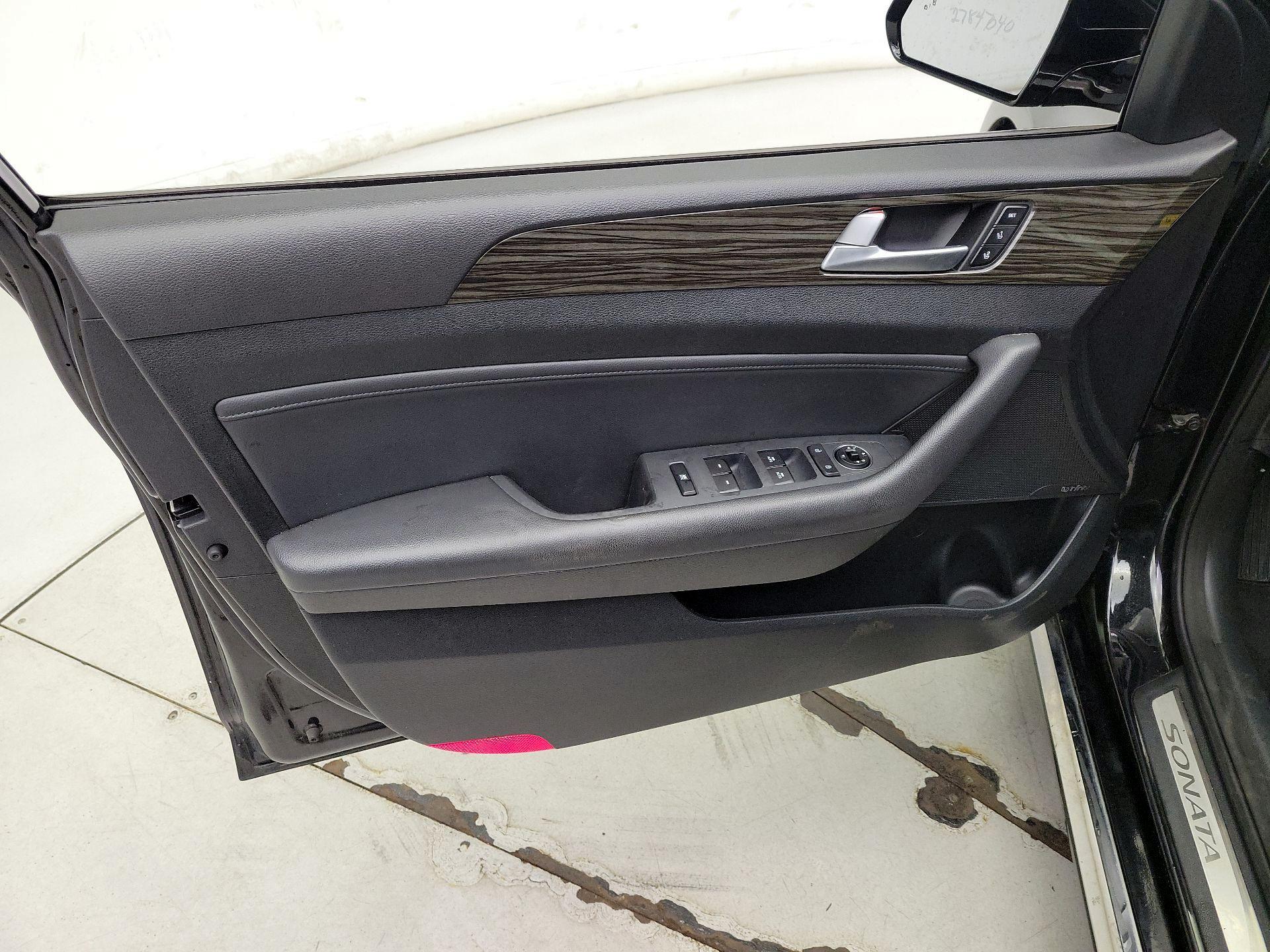 Thumbnail: 2015 Hyundai Sonata - 12