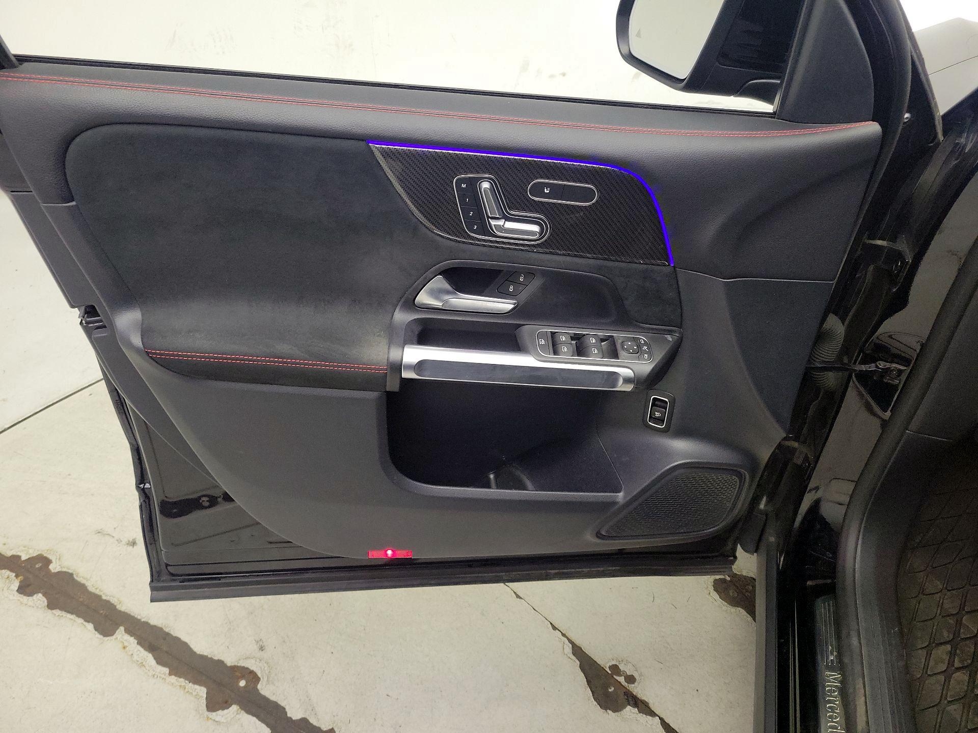 Thumbnail: 2023 Mercedes-Benz GLB - 12