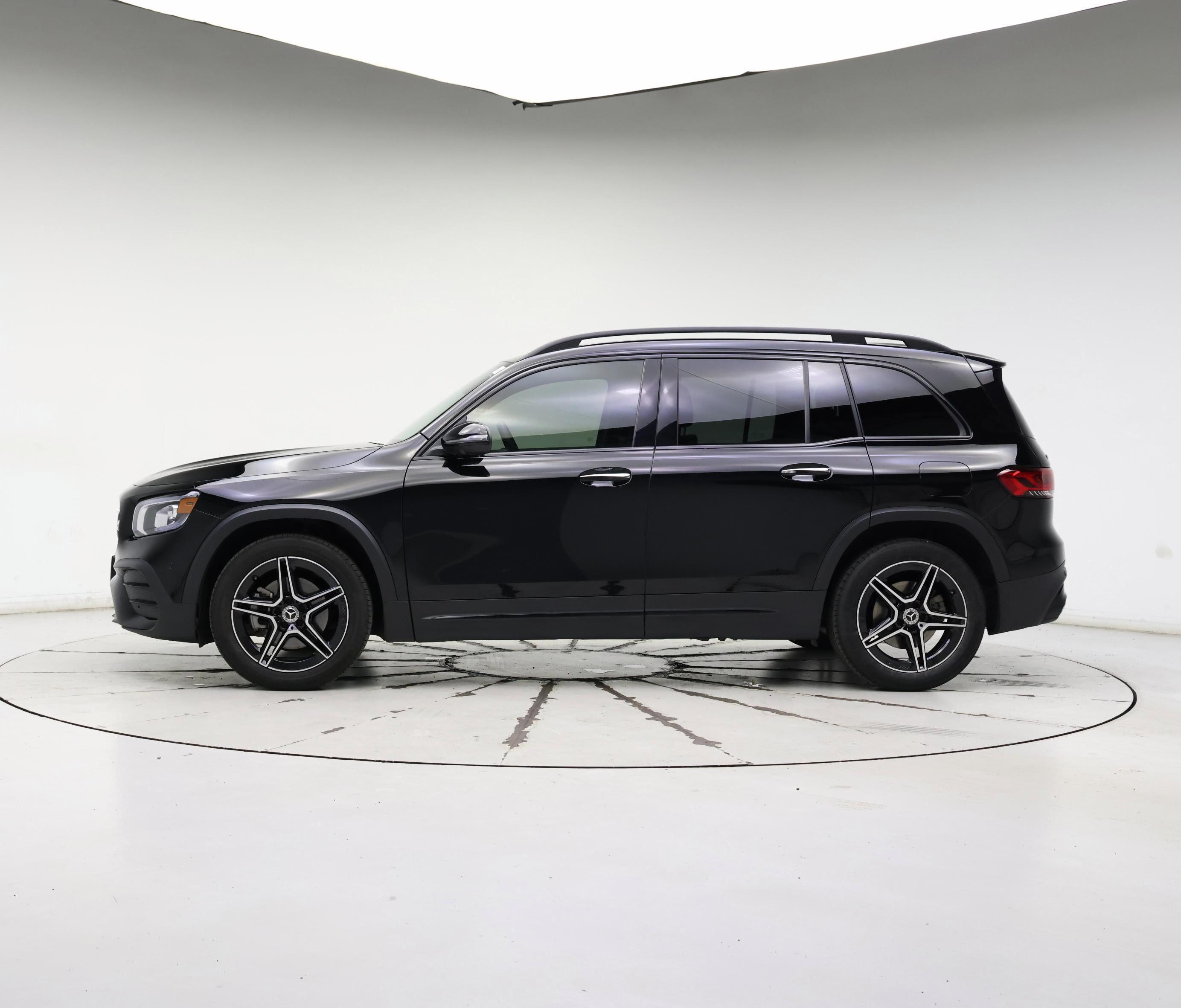 Thumbnail: 2023 Mercedes-Benz GLB - 3