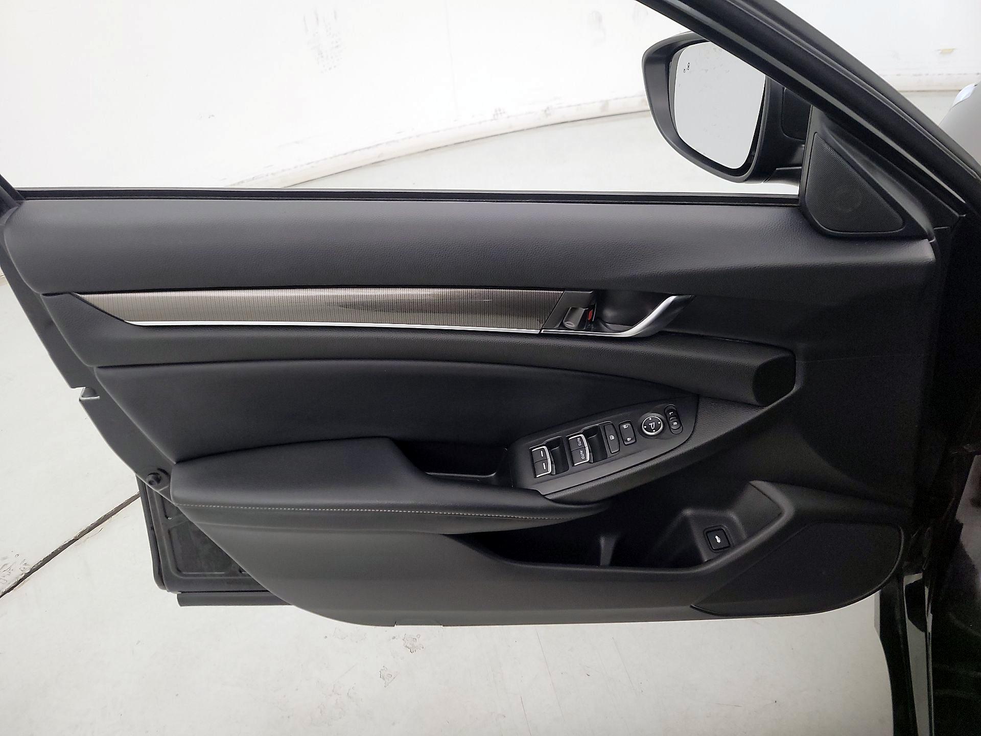 Thumbnail: 2018 Honda Accord - 12