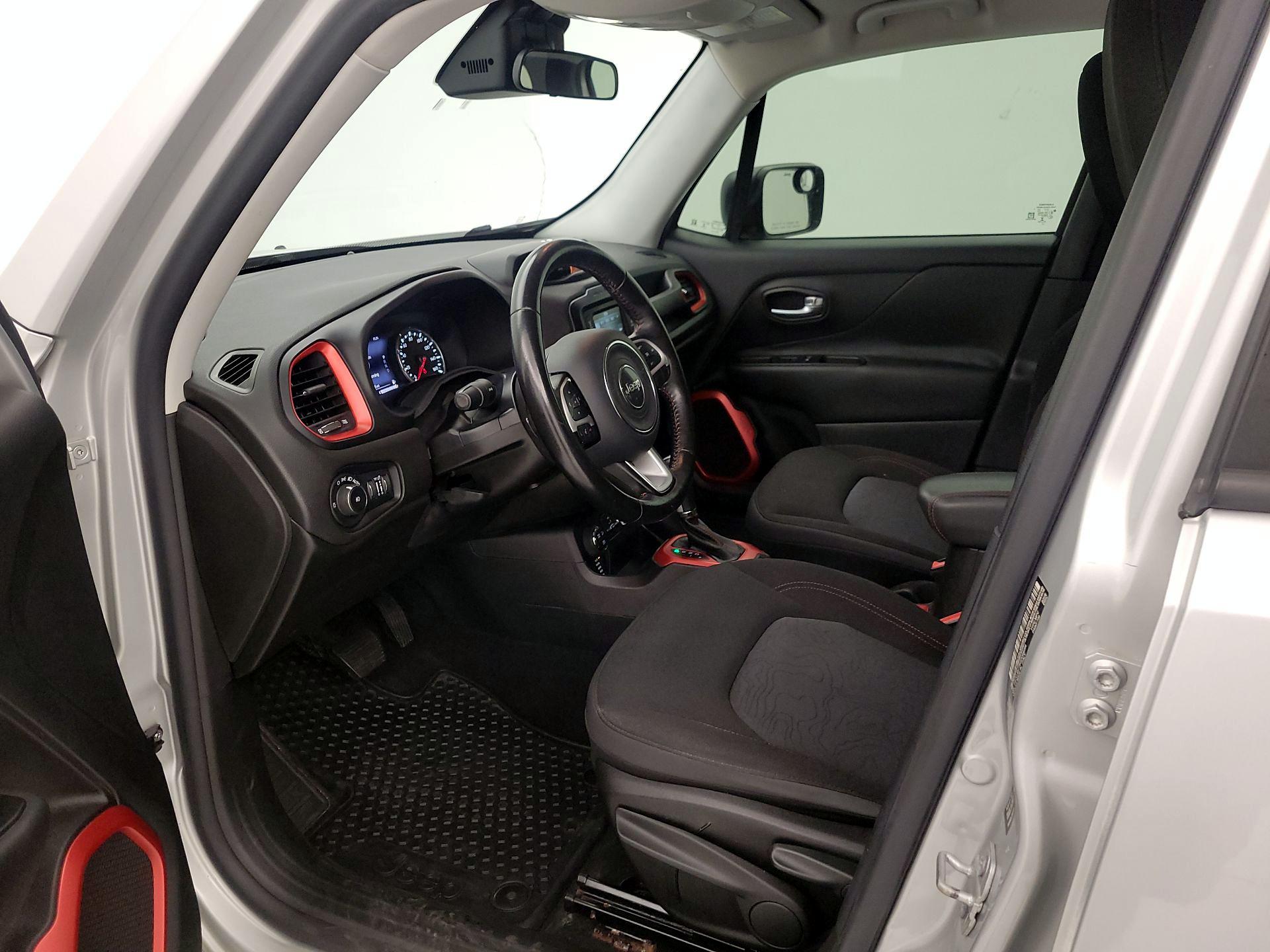 Thumbnail: 2016 Jeep Renegade - 11
