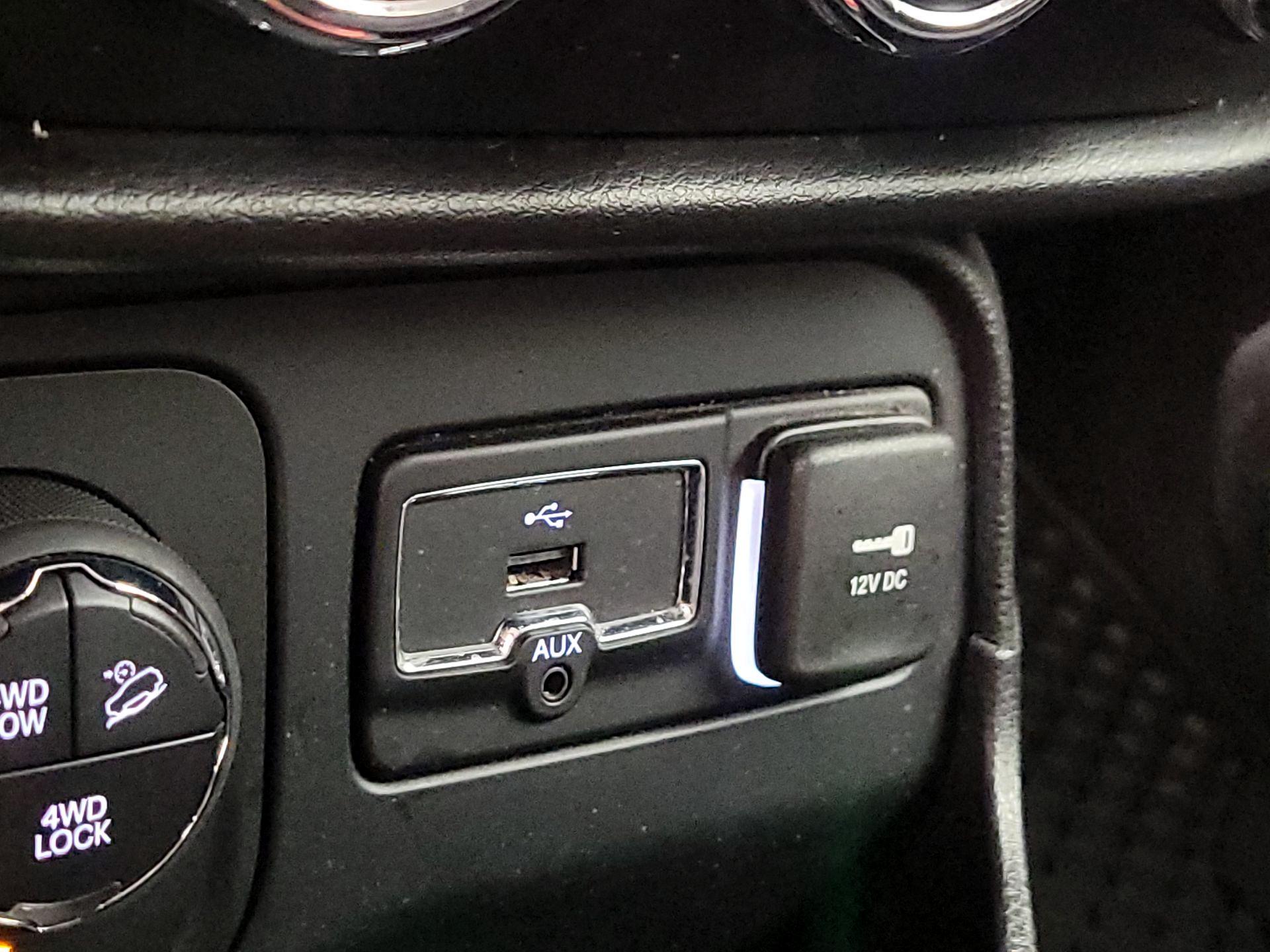 Thumbnail: 2016 Jeep Renegade - 18