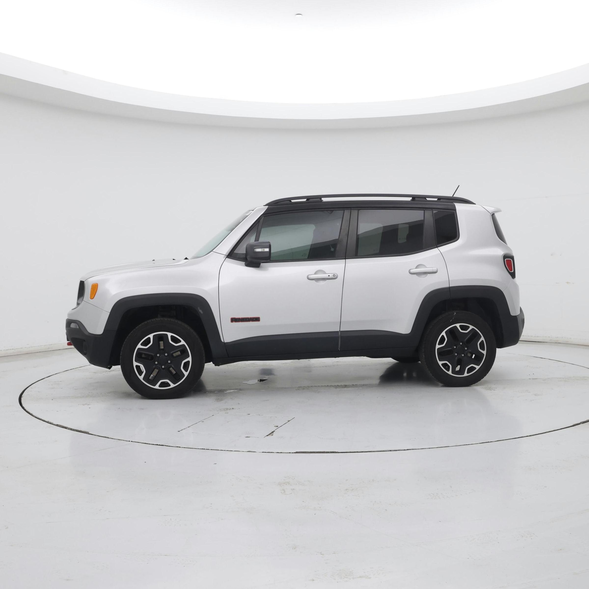 Thumbnail: 2016 Jeep Renegade - 3