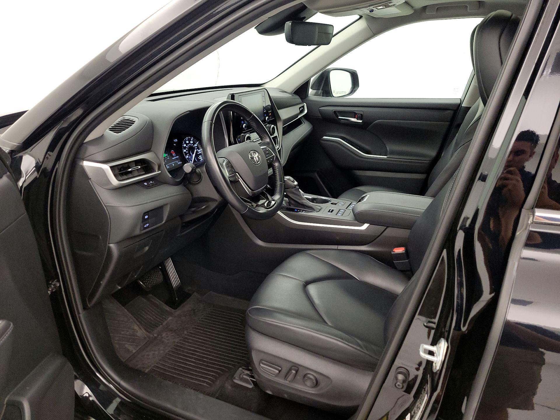 Thumbnail: 2021 Toyota Highlander - 11