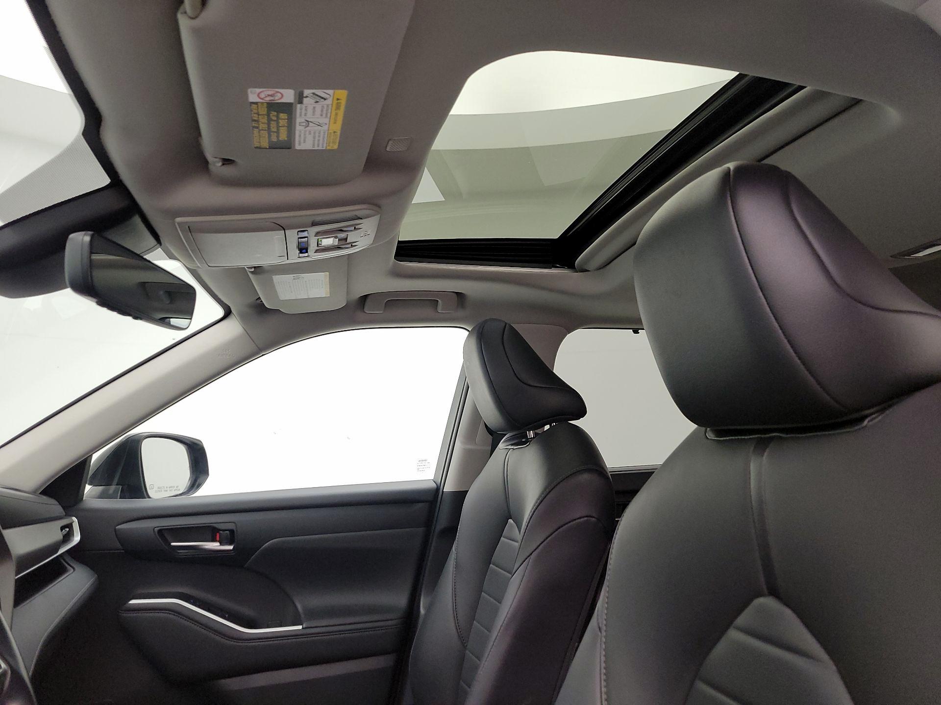 Thumbnail: 2021 Toyota Highlander - 20