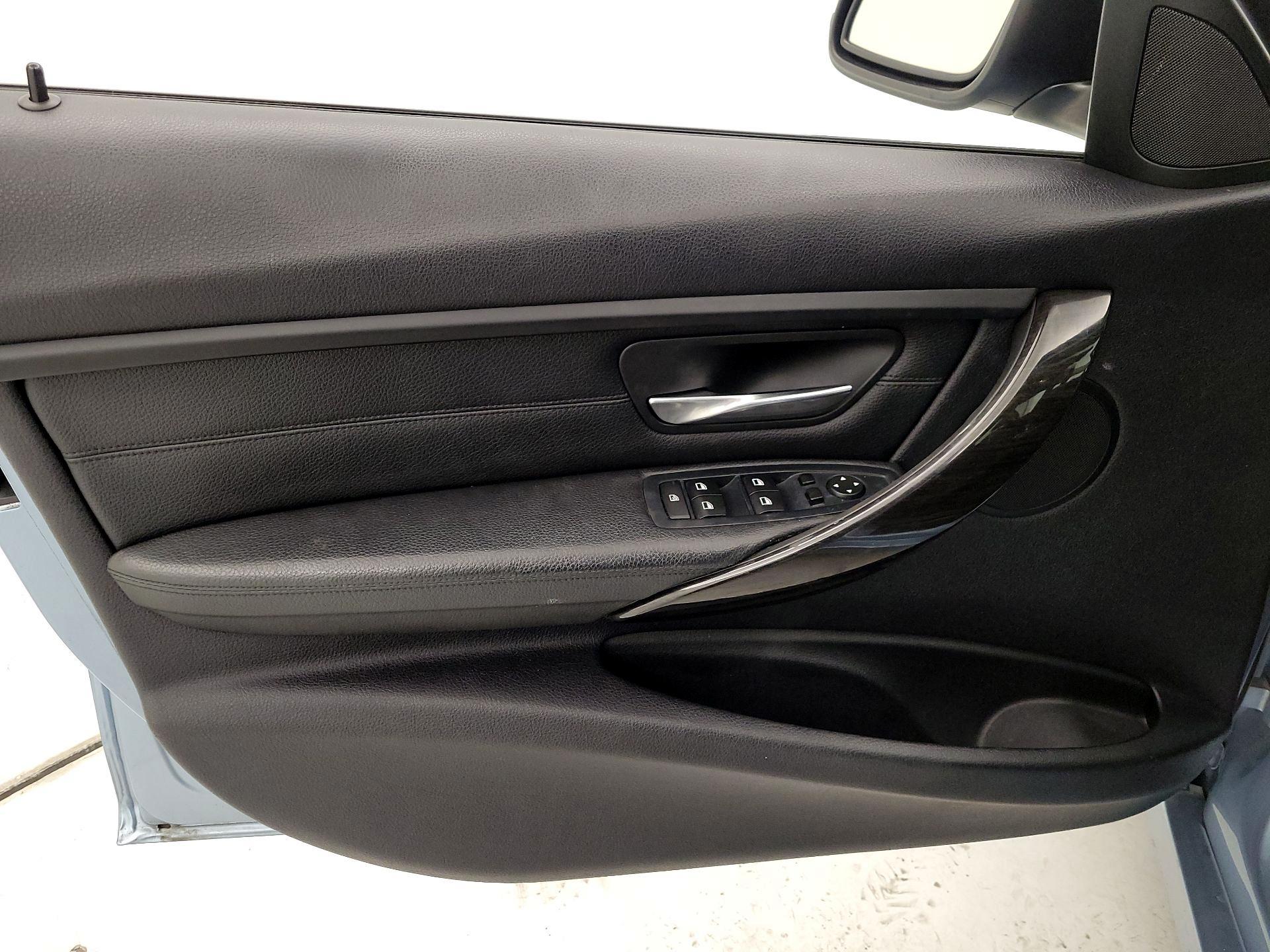 Thumbnail: 2015 BMW 3 Series - 12