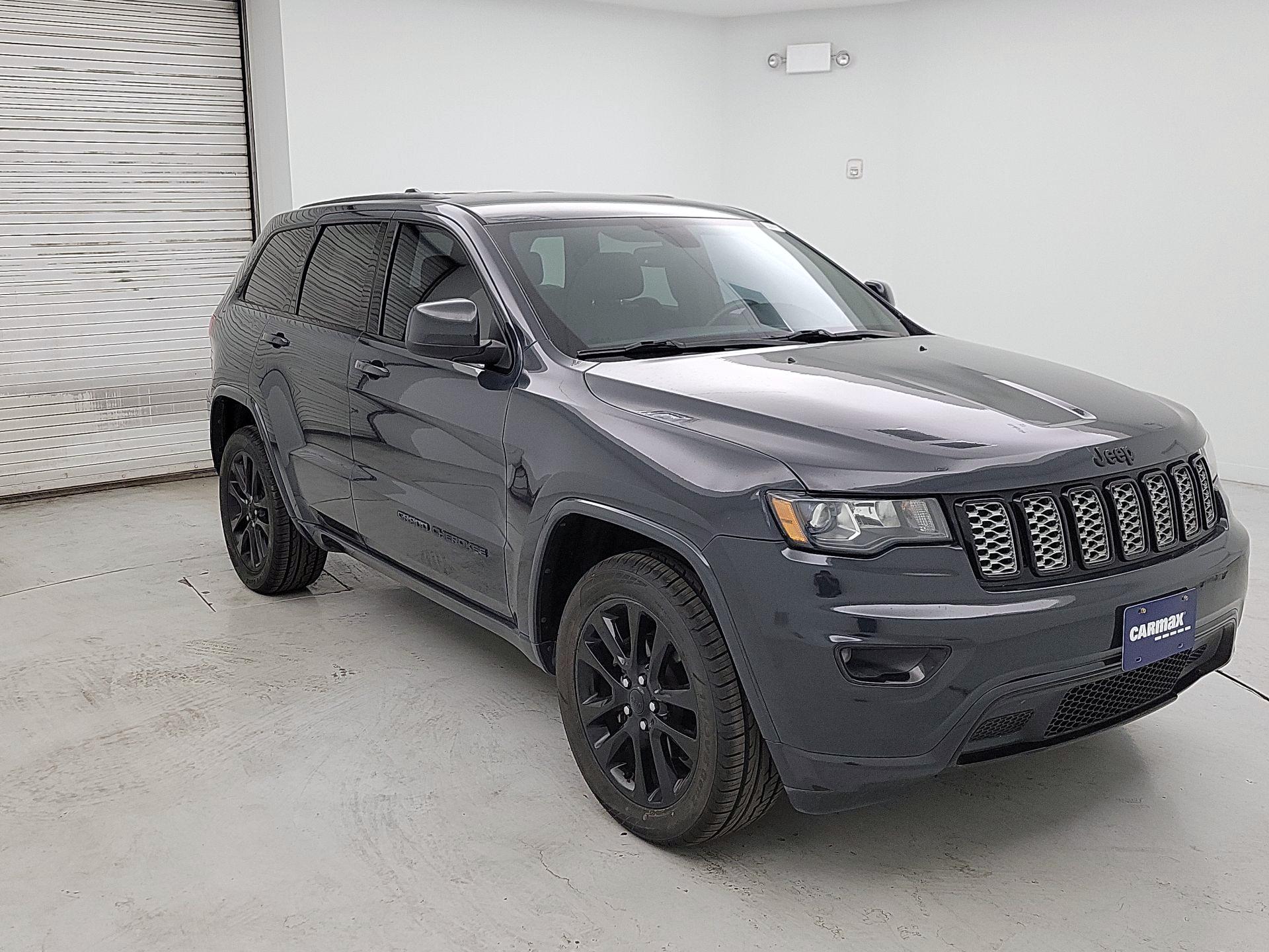 Thumbnail: 2017 Jeep Grand Cherokee - 1
