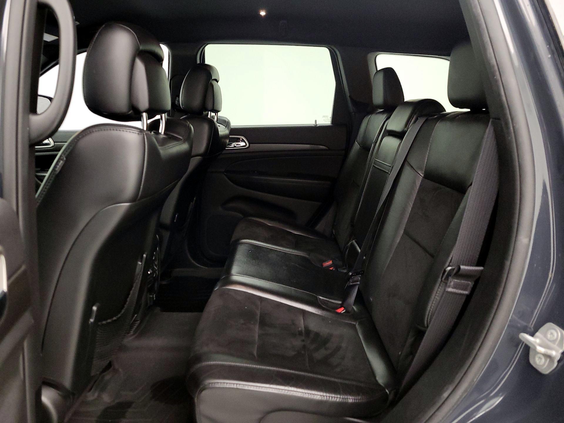 Thumbnail: 2017 Jeep Grand Cherokee - 17