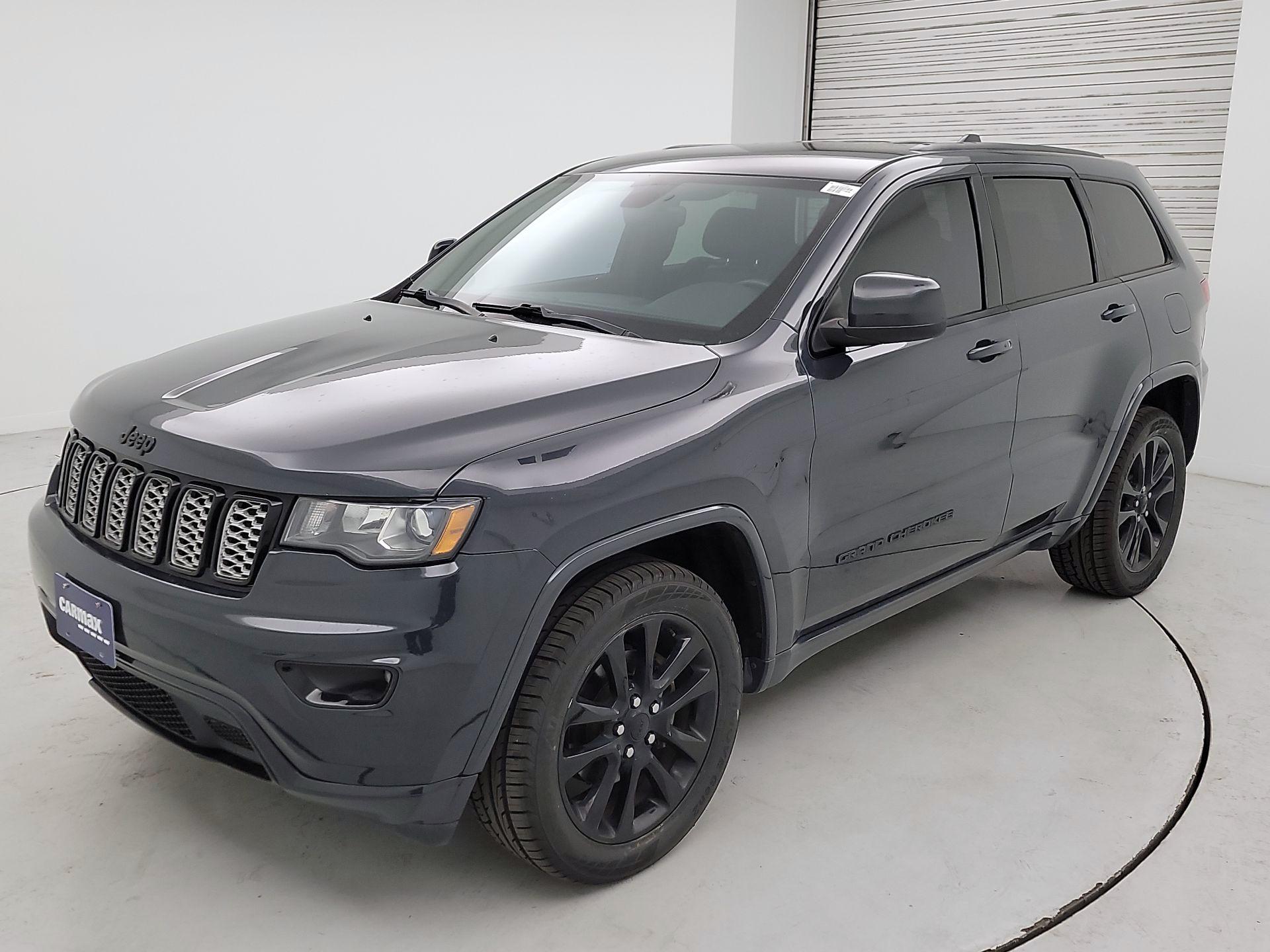 Thumbnail: 2017 Jeep Grand Cherokee - 3