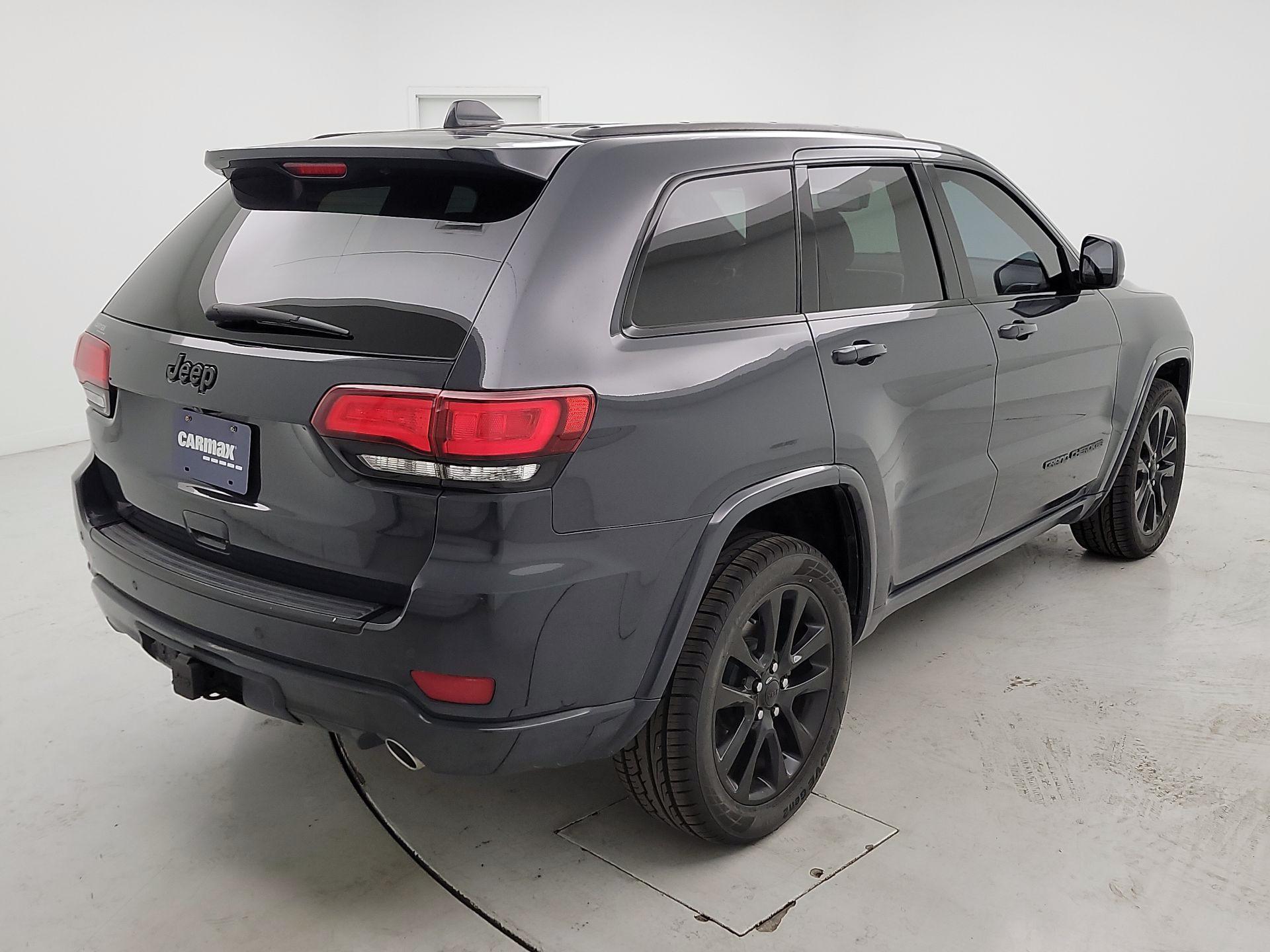 Thumbnail: 2017 Jeep Grand Cherokee - 5