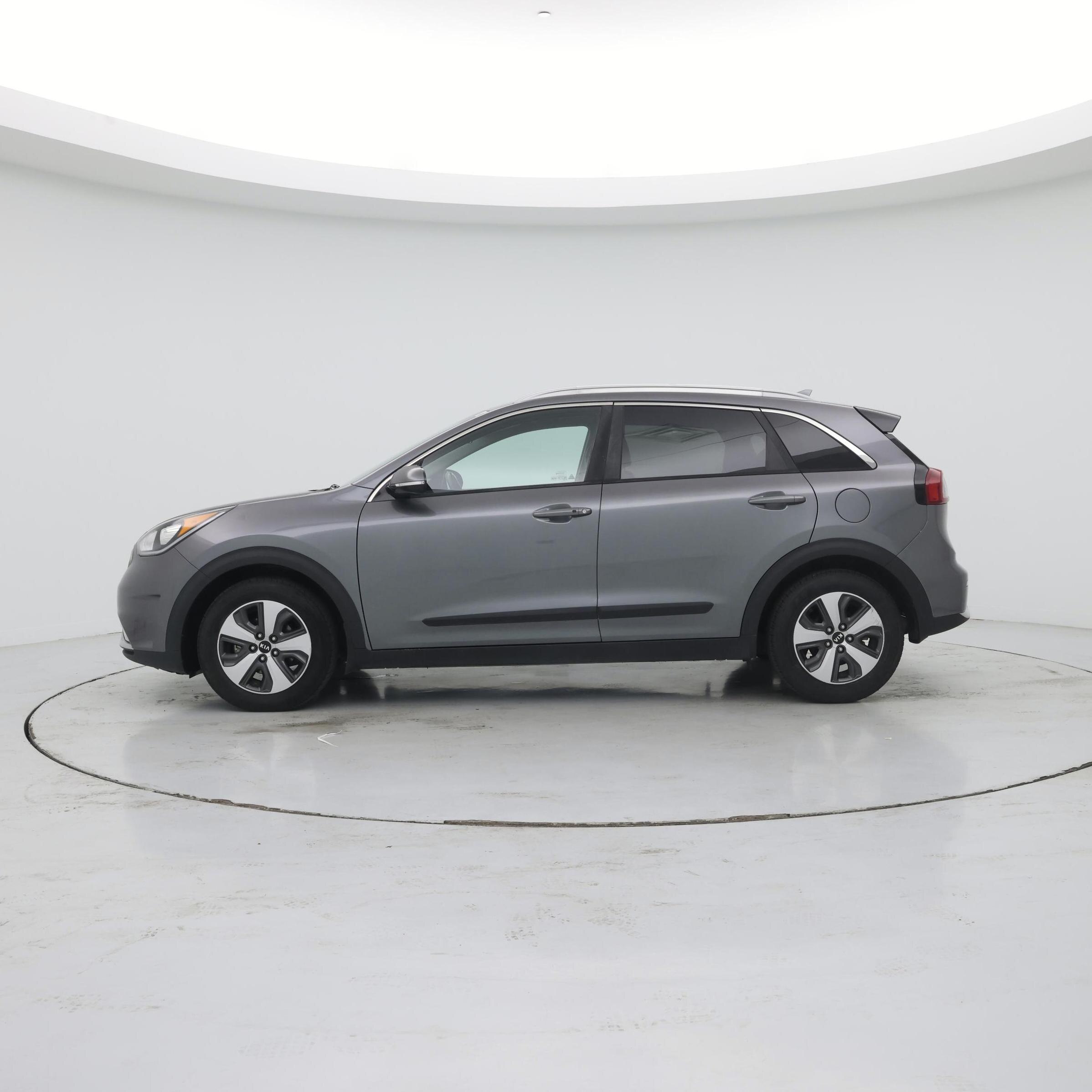 Thumbnail: 2017 Kia Niro - 3